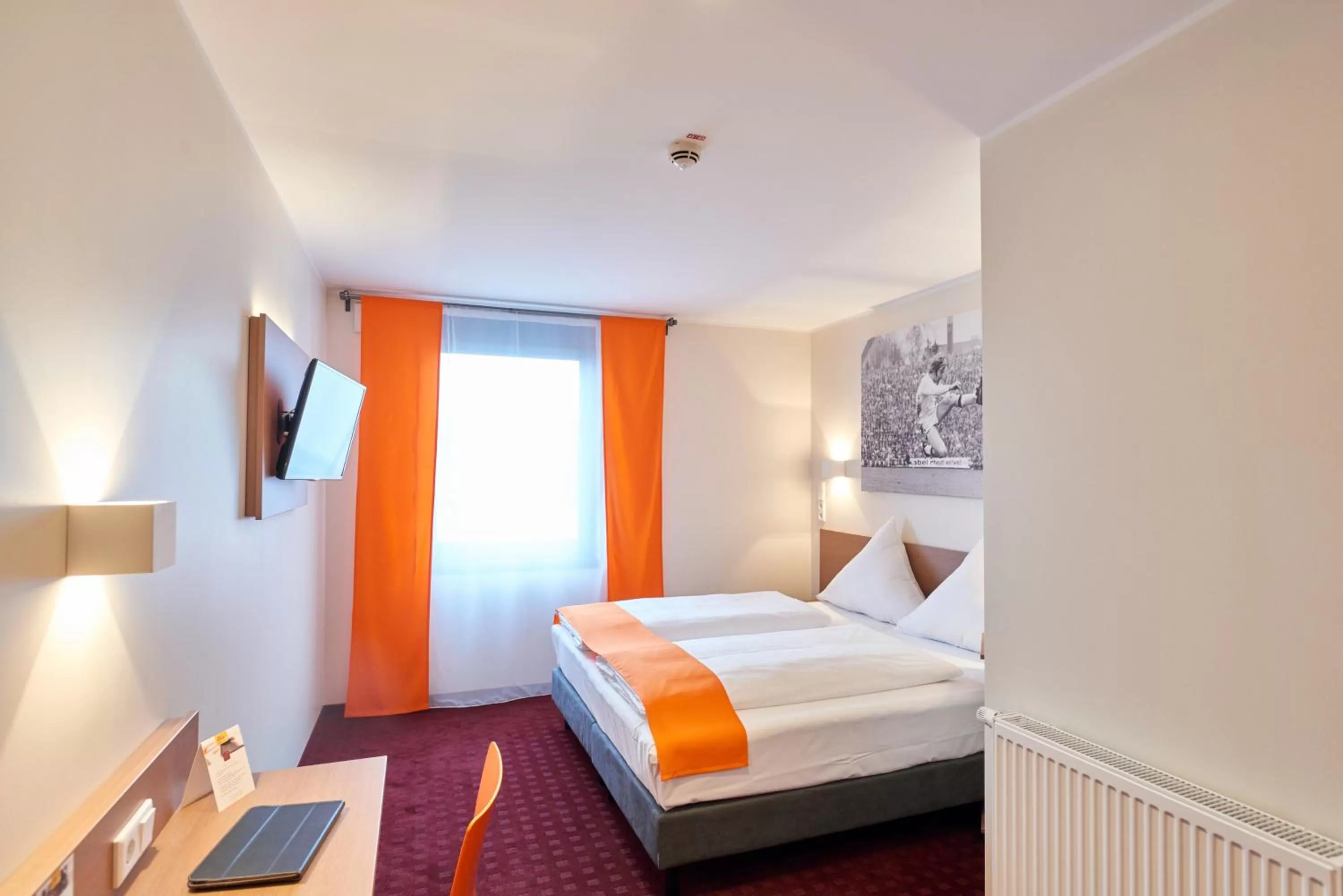 Photo of the whole room, Bed in McDreams Hotel Mönchengladbach