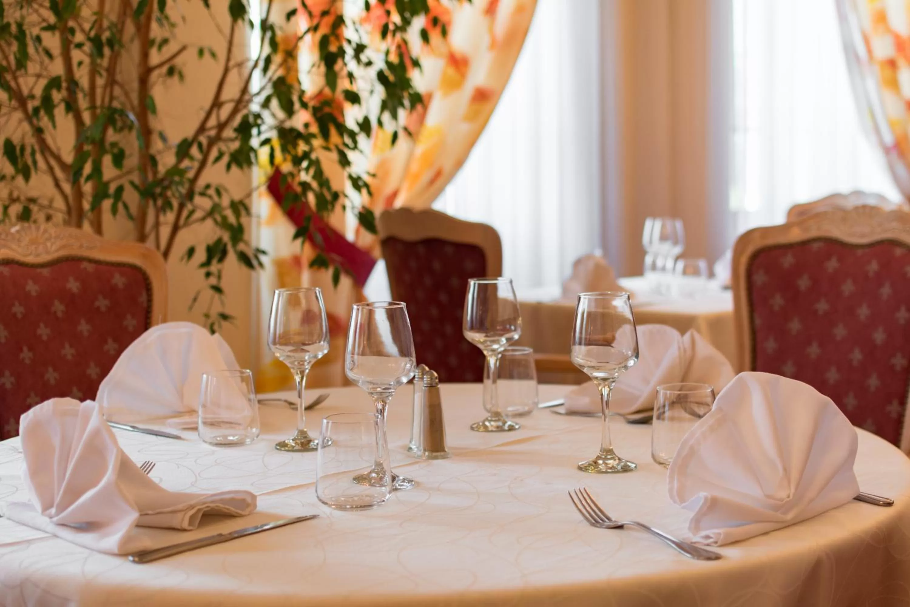 Restaurant/places to eat in Hôtel De Champagne