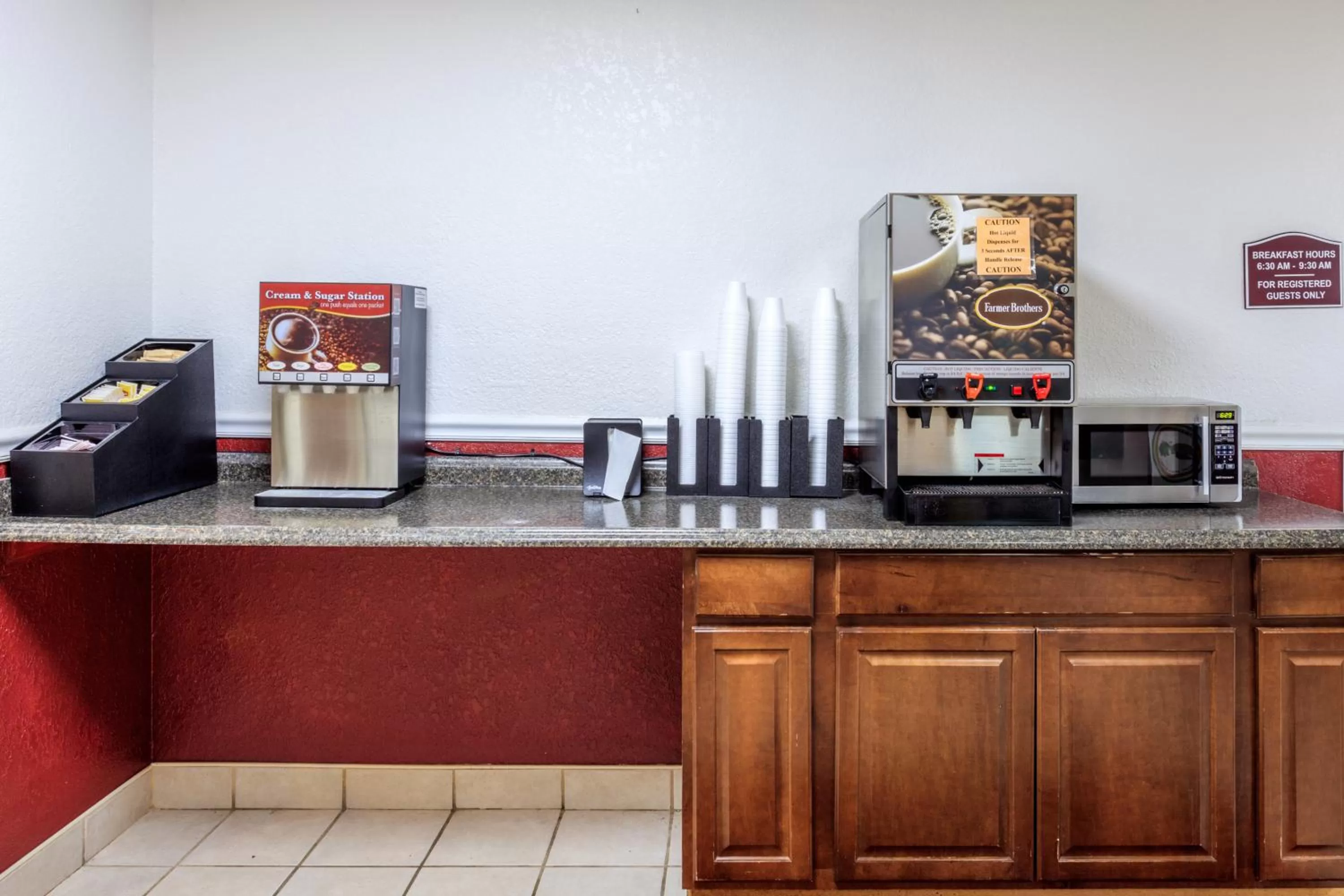 Coffee/tea facilities in Branson Towers Hotel