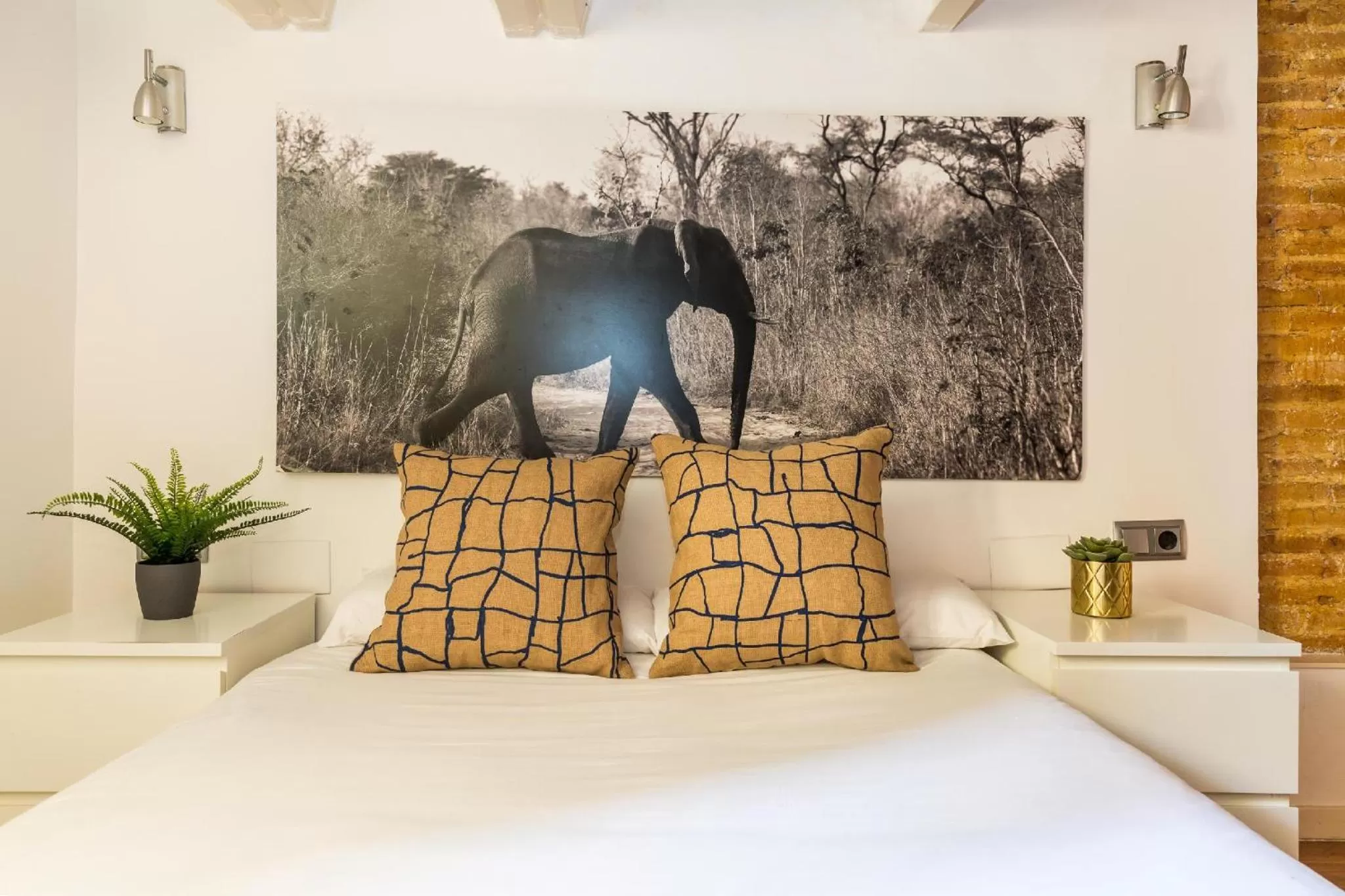 Bed in Fridays Flats Dreamy Duplex - Stylish Beach Loft