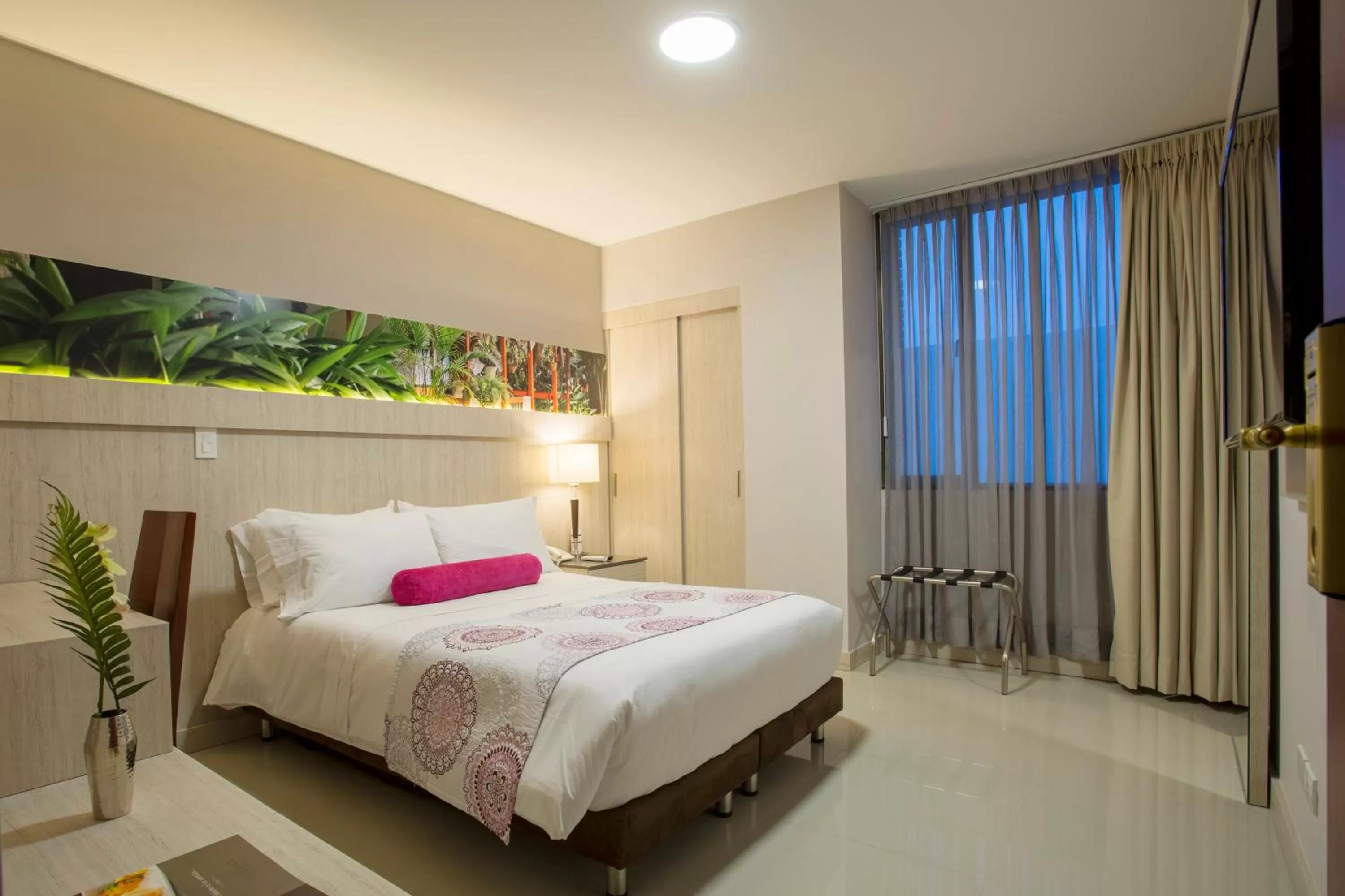 Staff, Bed in Hotel Soratama