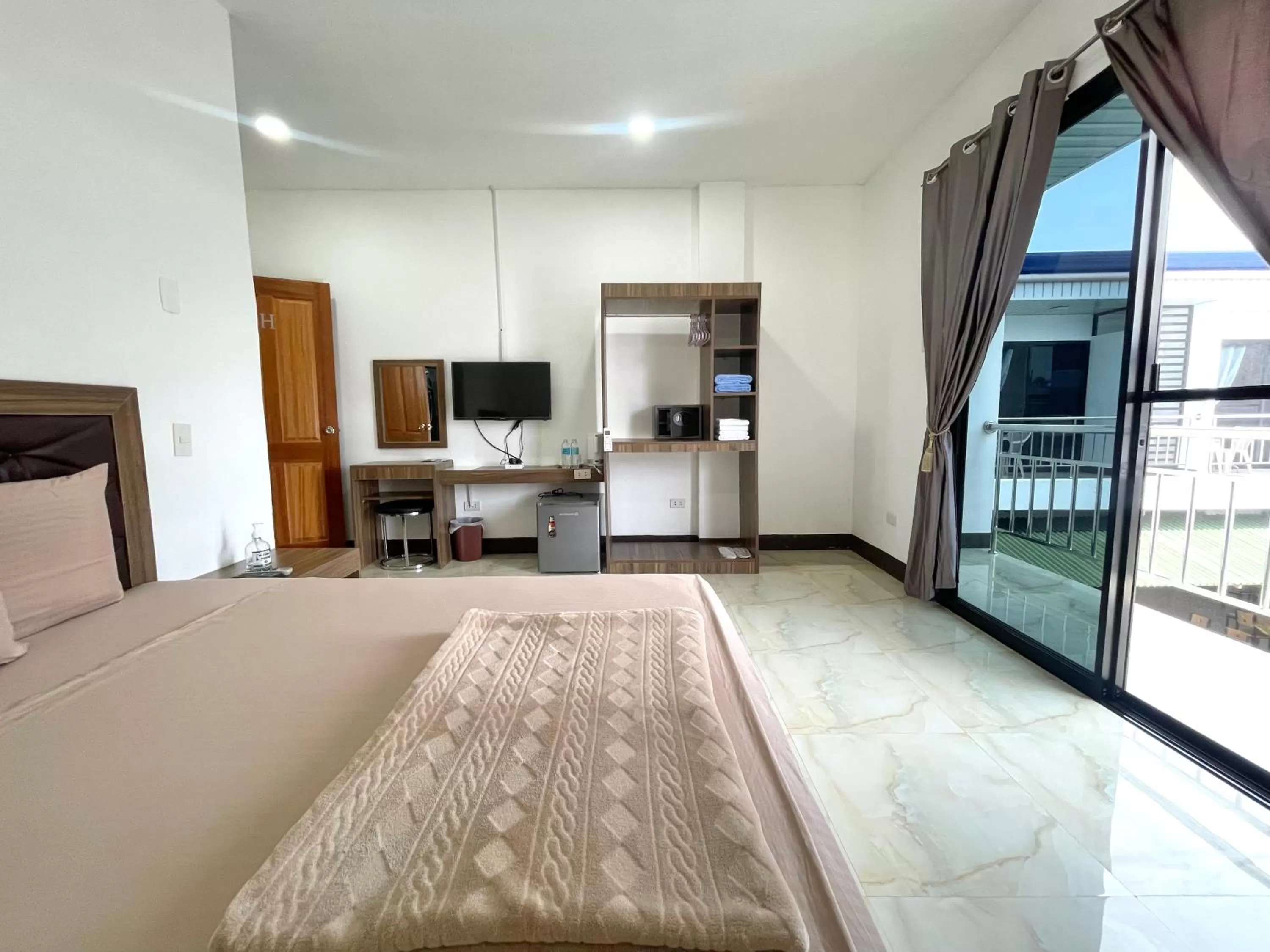 Bed in MGH Alona Resort