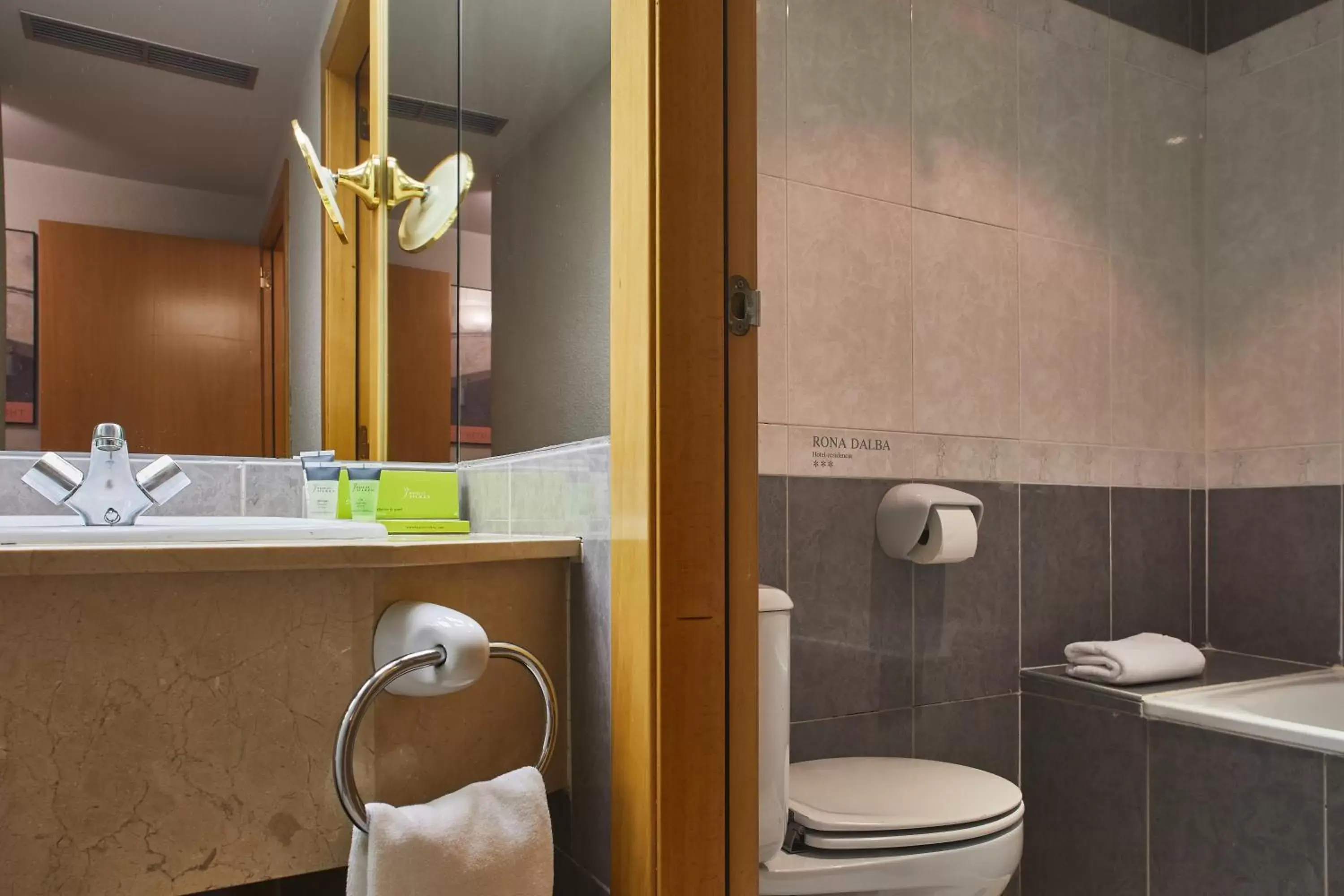 Double Room with Extra Bed in Silken Rona Dalba Double Room with Extra Bed in Silken Rona Dalba