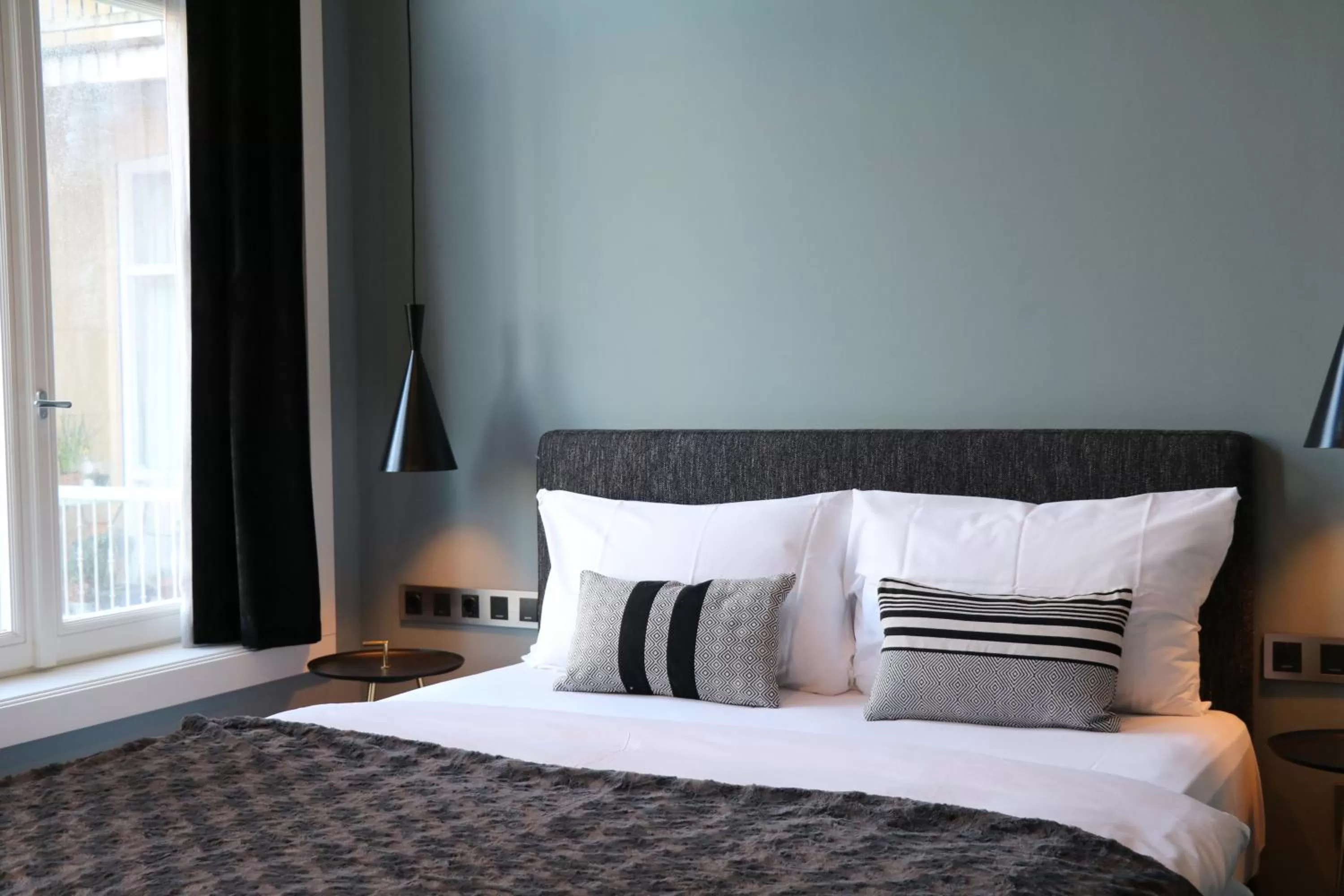 Bed in Quentin Zoo hotel