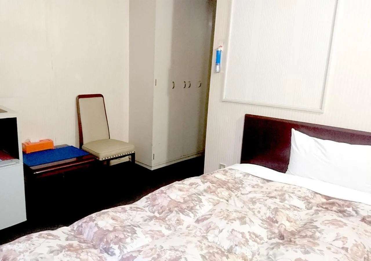 Bedroom, Bed in Royal Inn Shinyamaguchi Ekimae