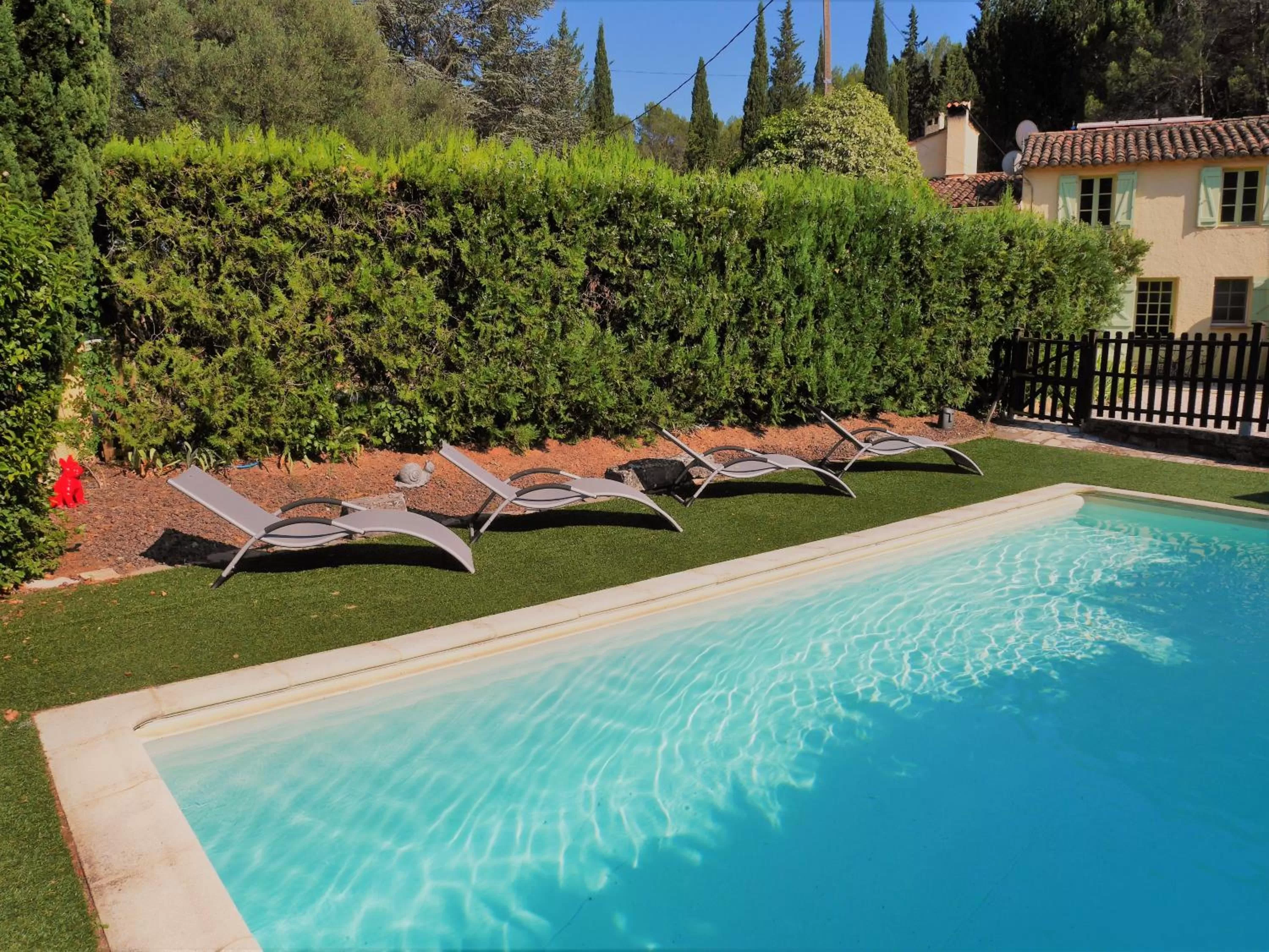 Swimming pool in Le Mas des Oliviers