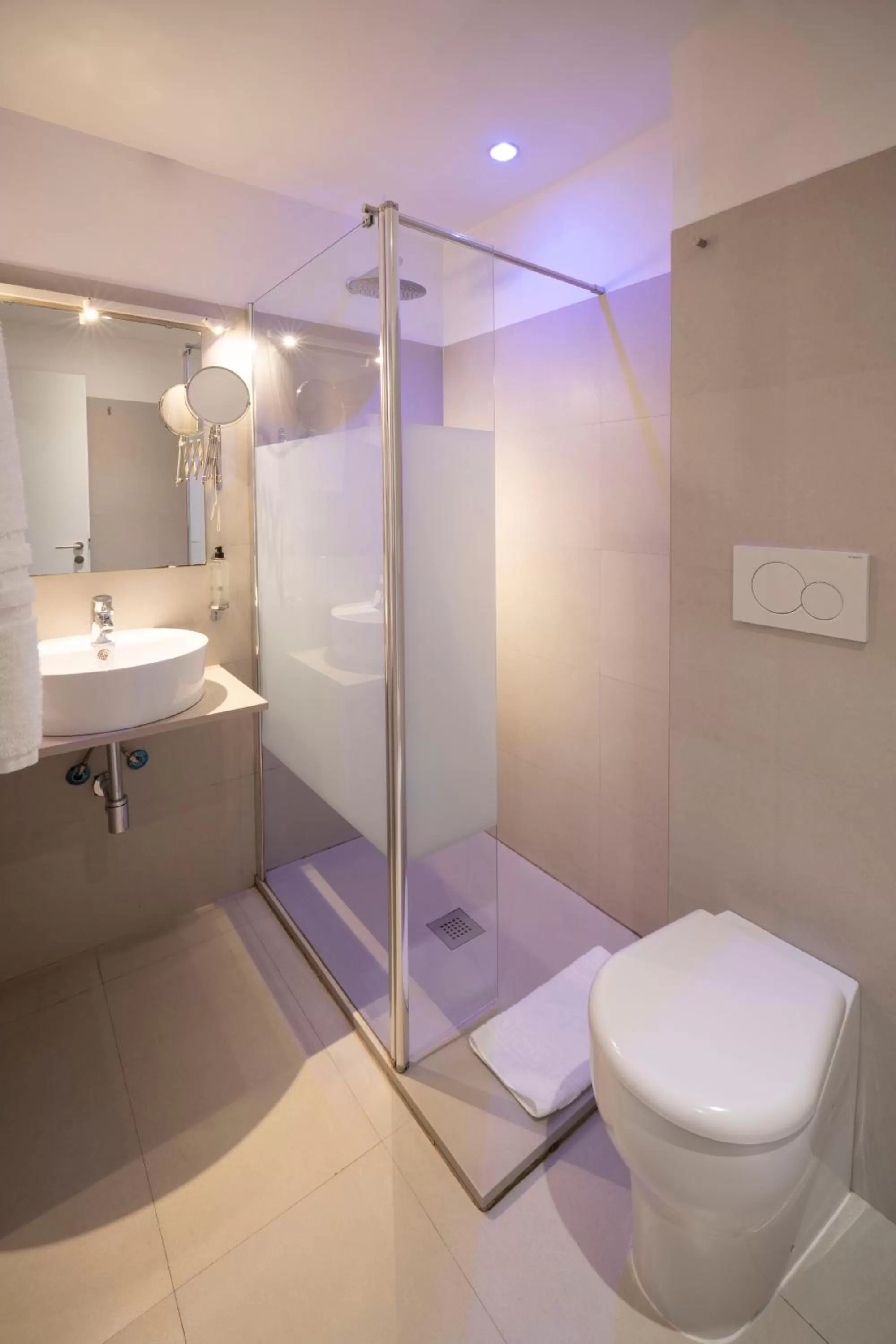 Shower in Kleos Hotel Milano Città Studi by Kleos Group Collection