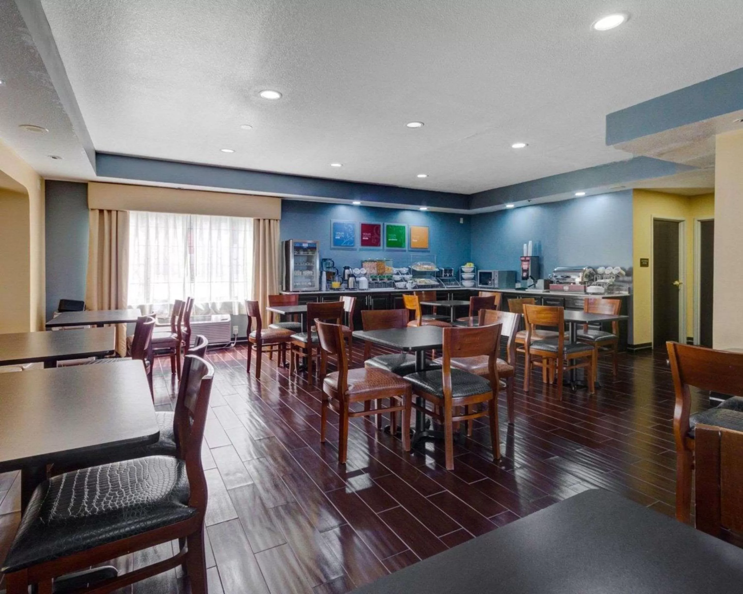 Restaurant/places to eat in Comfort Suites Lake Ray Hubbard