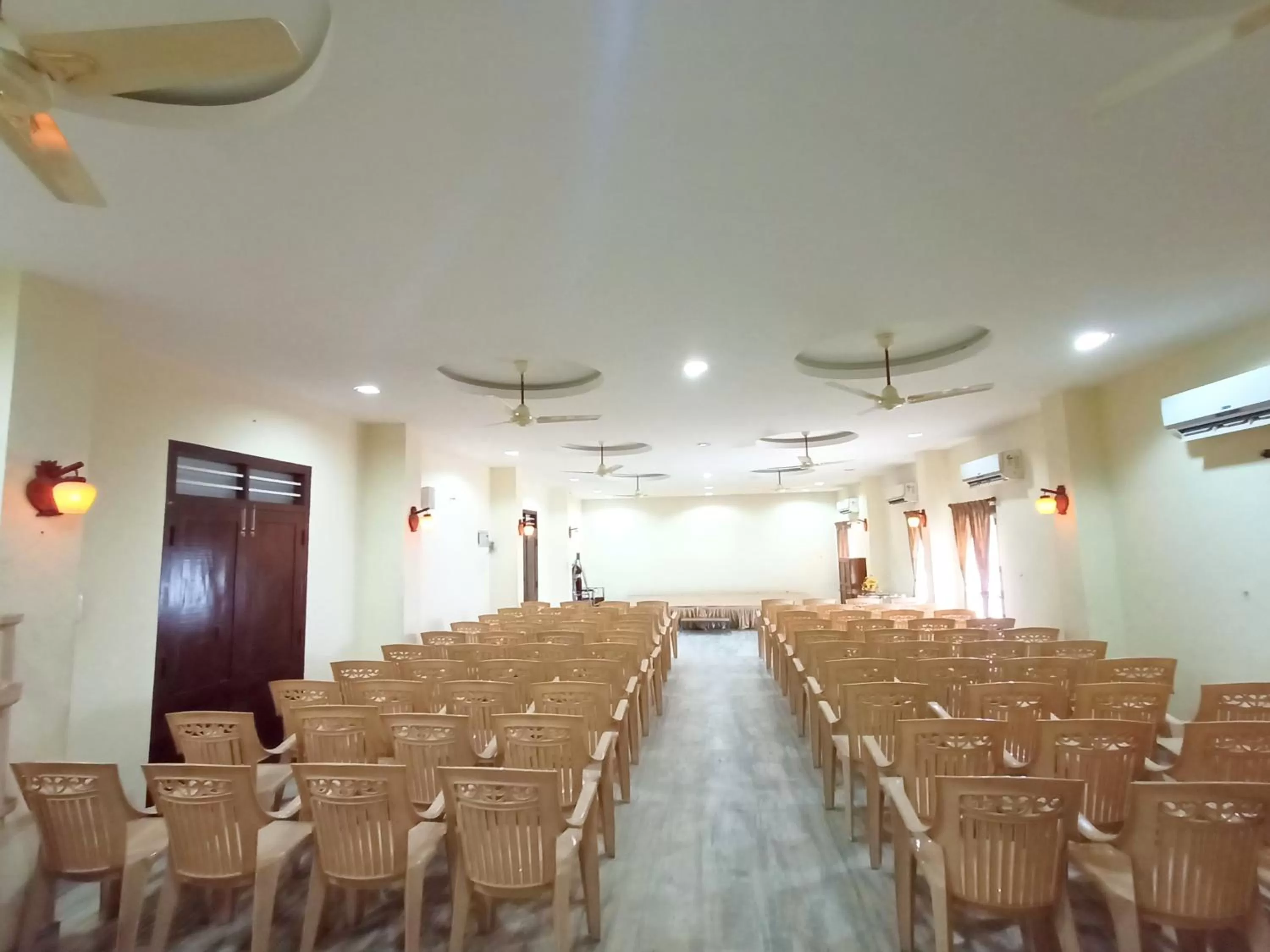 Meeting/conference room in SGS Lodgings International