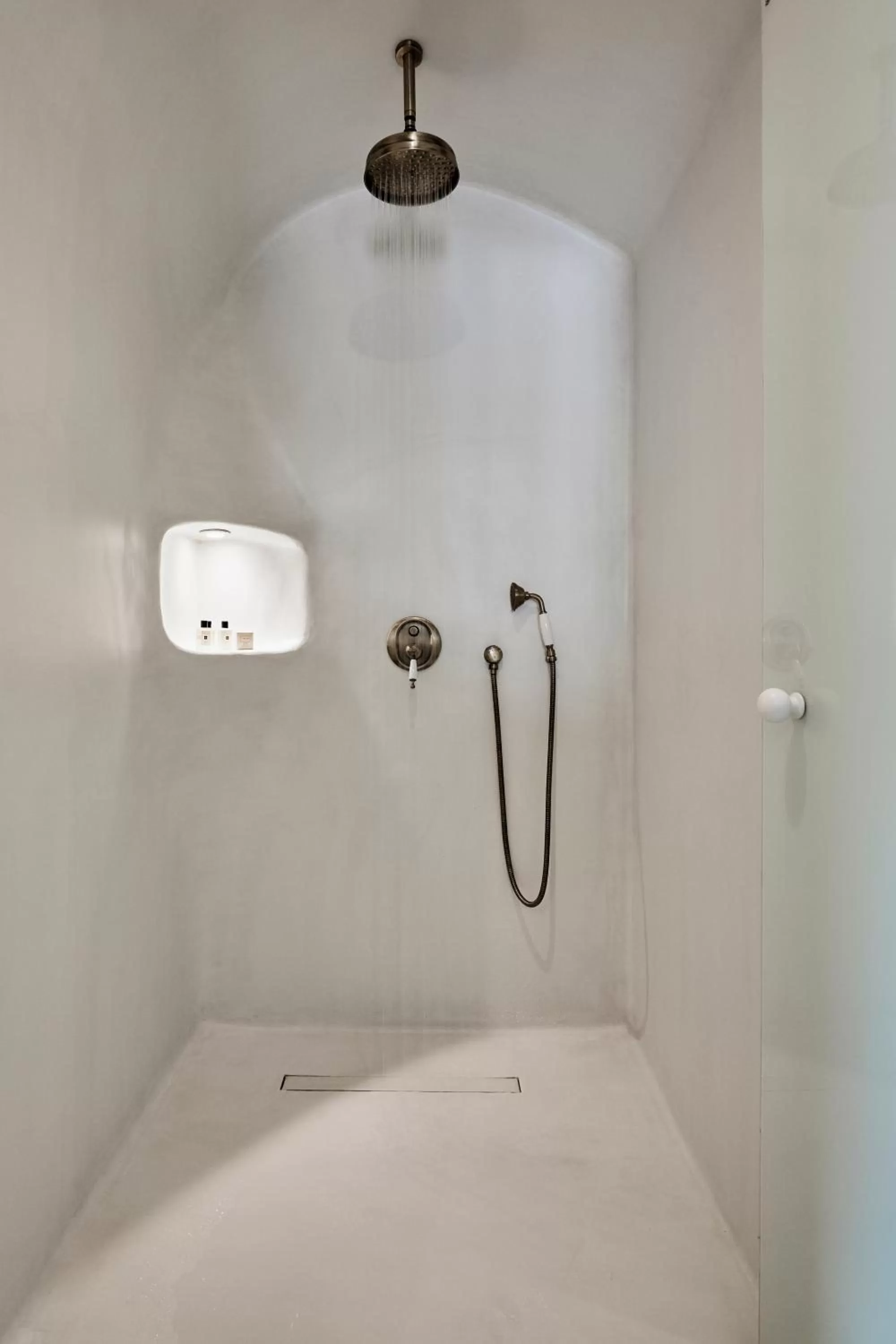 Bathroom, Bed in Winery Hotel 1870