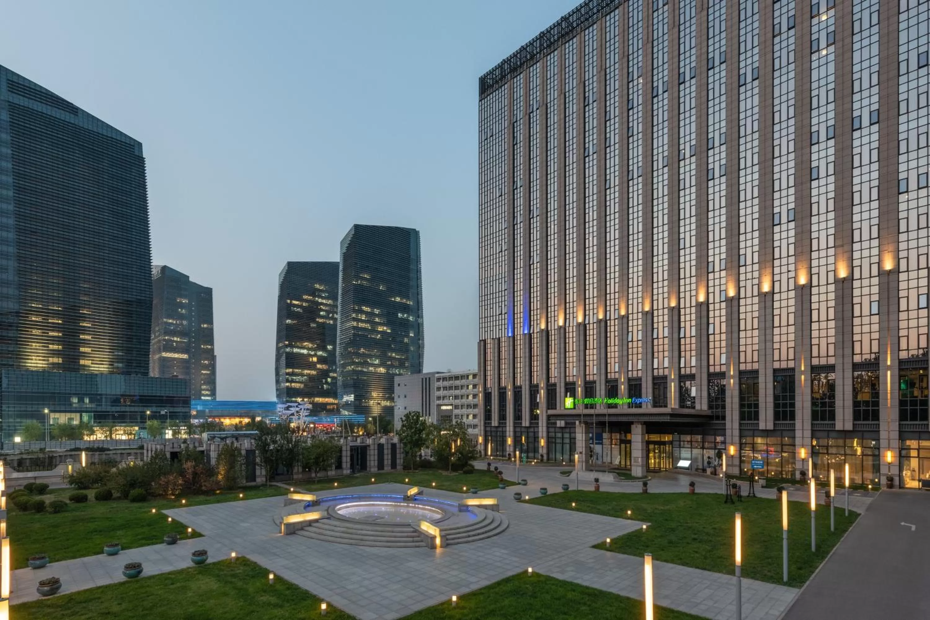 Property building in Holiday Inn Express Beijing Yizhuang by IHG - Taxi 1 Hour to International Airport and 800 Meters to the Nearby Subway