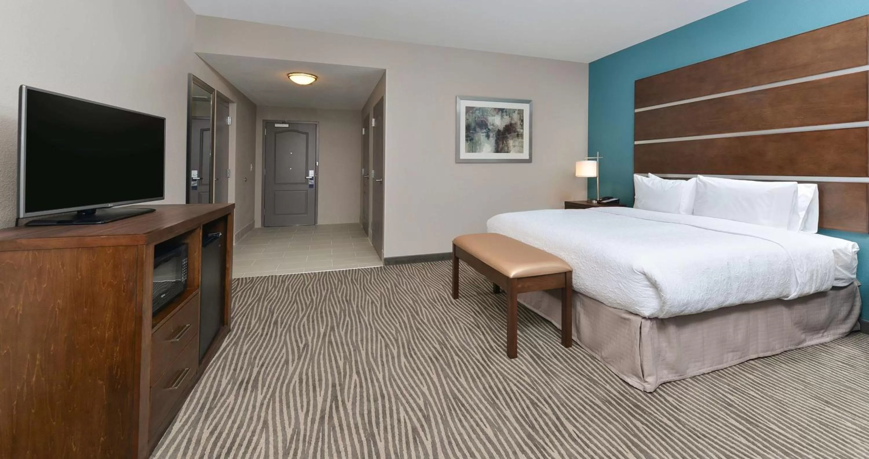 Bedroom, Bed in Hampton Inn & Suites Des Moines Downtown