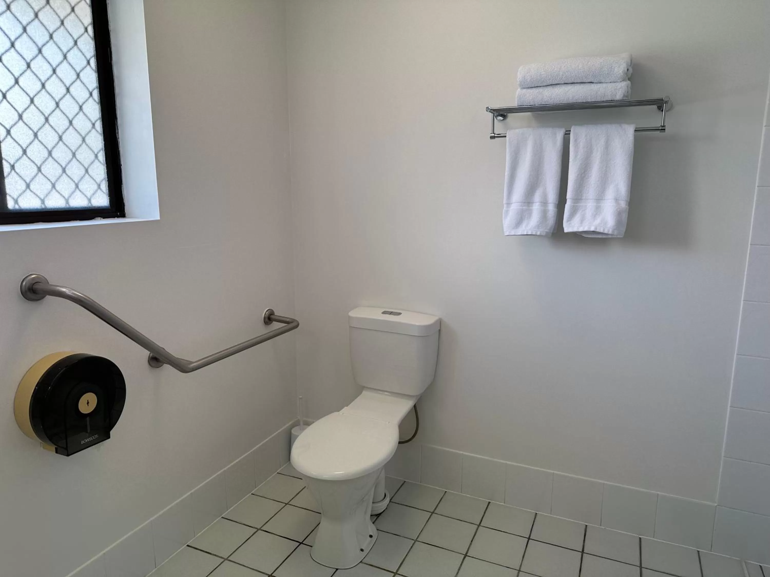 Toilet in Logan City Motor Inn