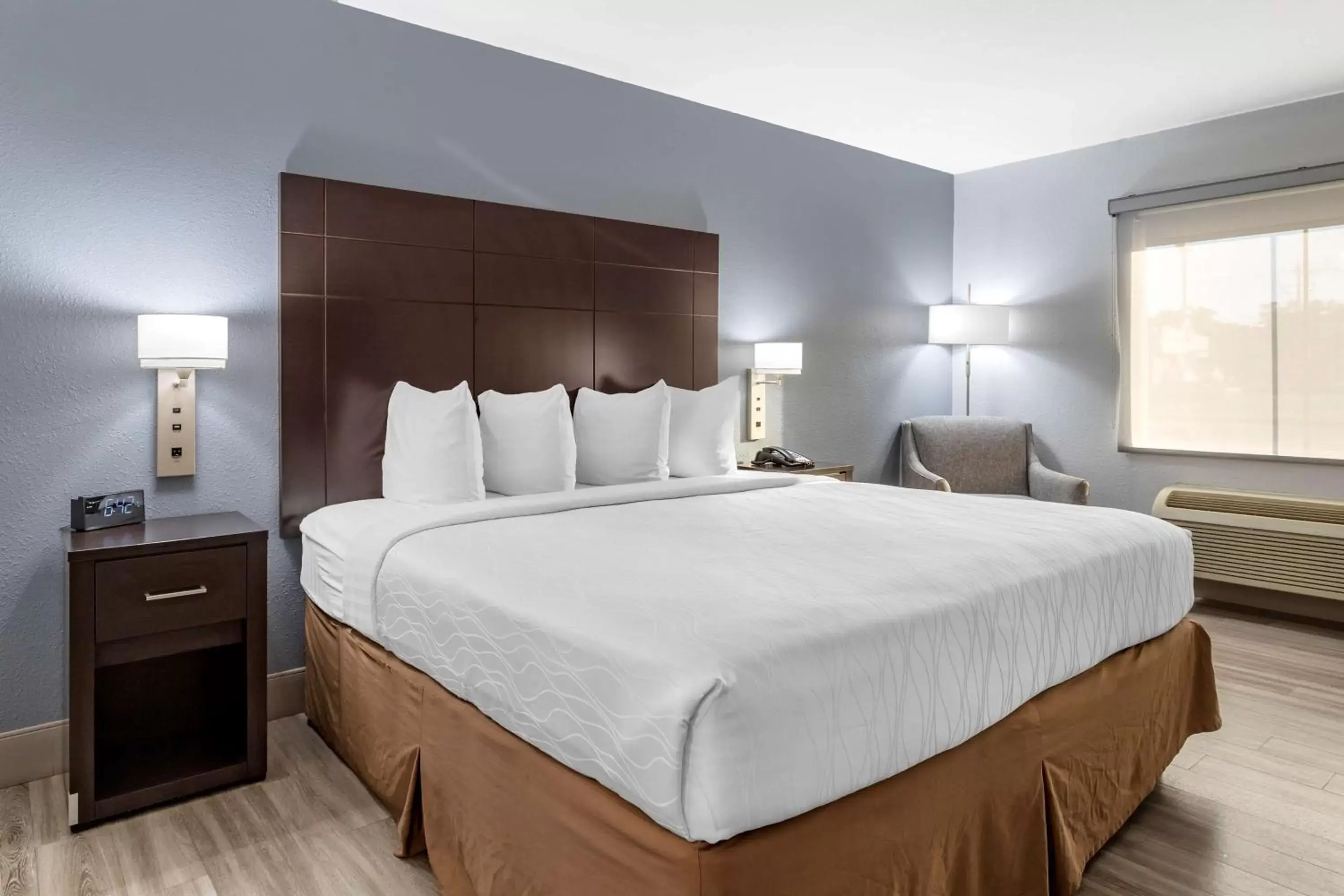 King Room with Bath Tub - Disability Access/Non-Smoking in Best Western Plus Orange County King Room with Bath Tub - Disability Access/Non-Smoking in Best Western Plus Orange County