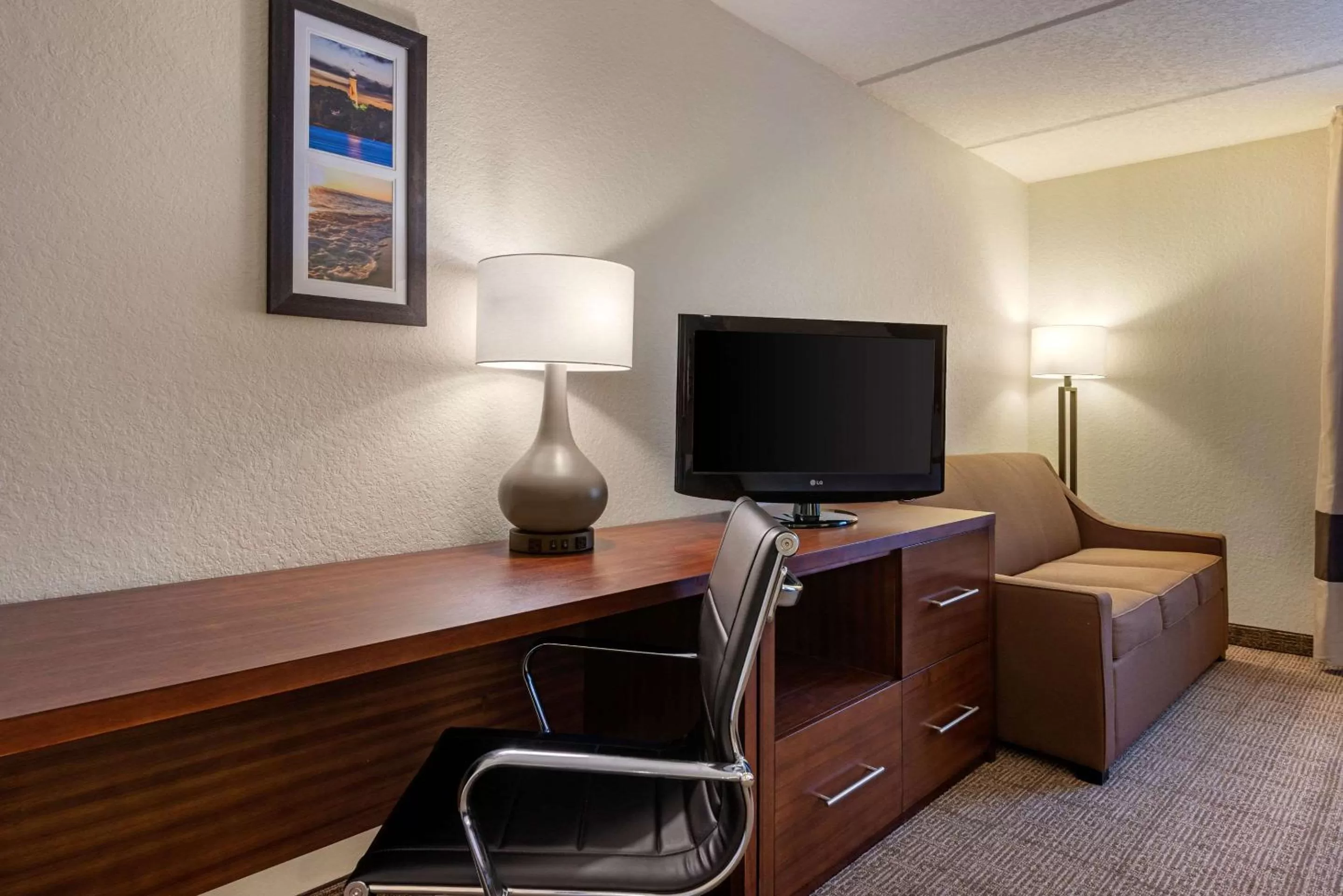 Photo of the whole room in Comfort Inn Kissimmee-Lake Buena Vista South