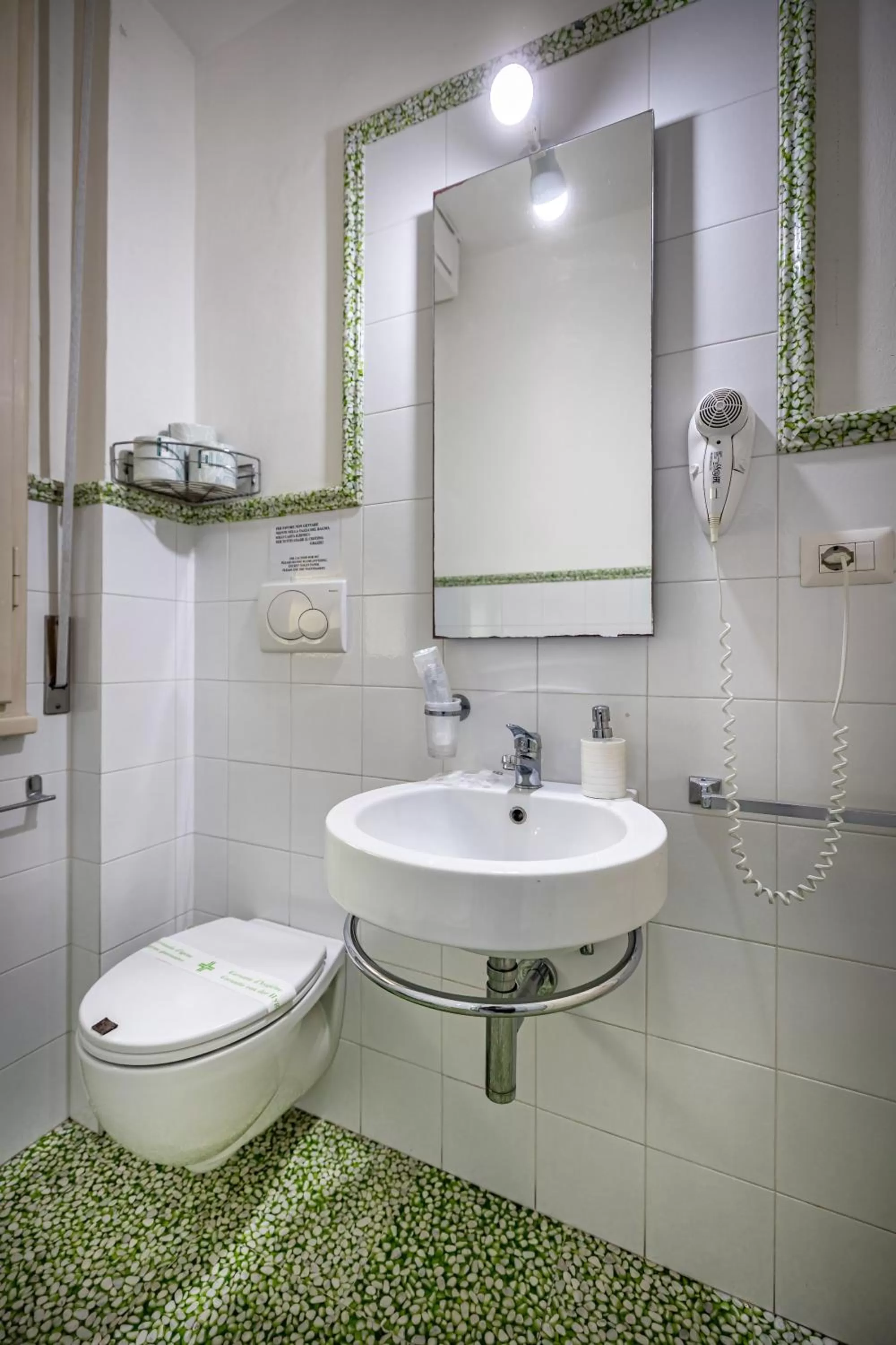 Shower in Maison Bianca B&B