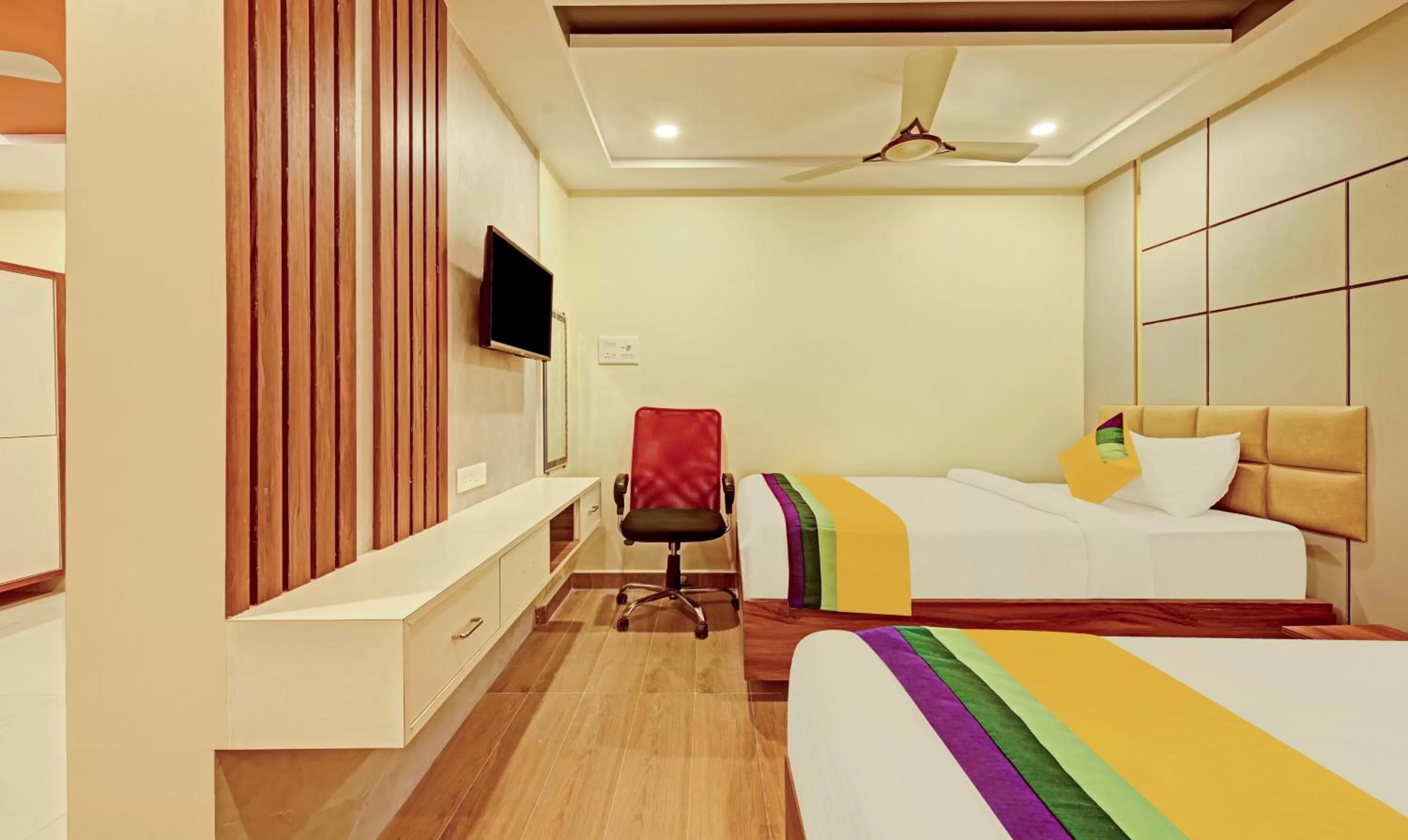 Bedroom, Bed in Itsy Hotels Sri Sai Grand Inn
