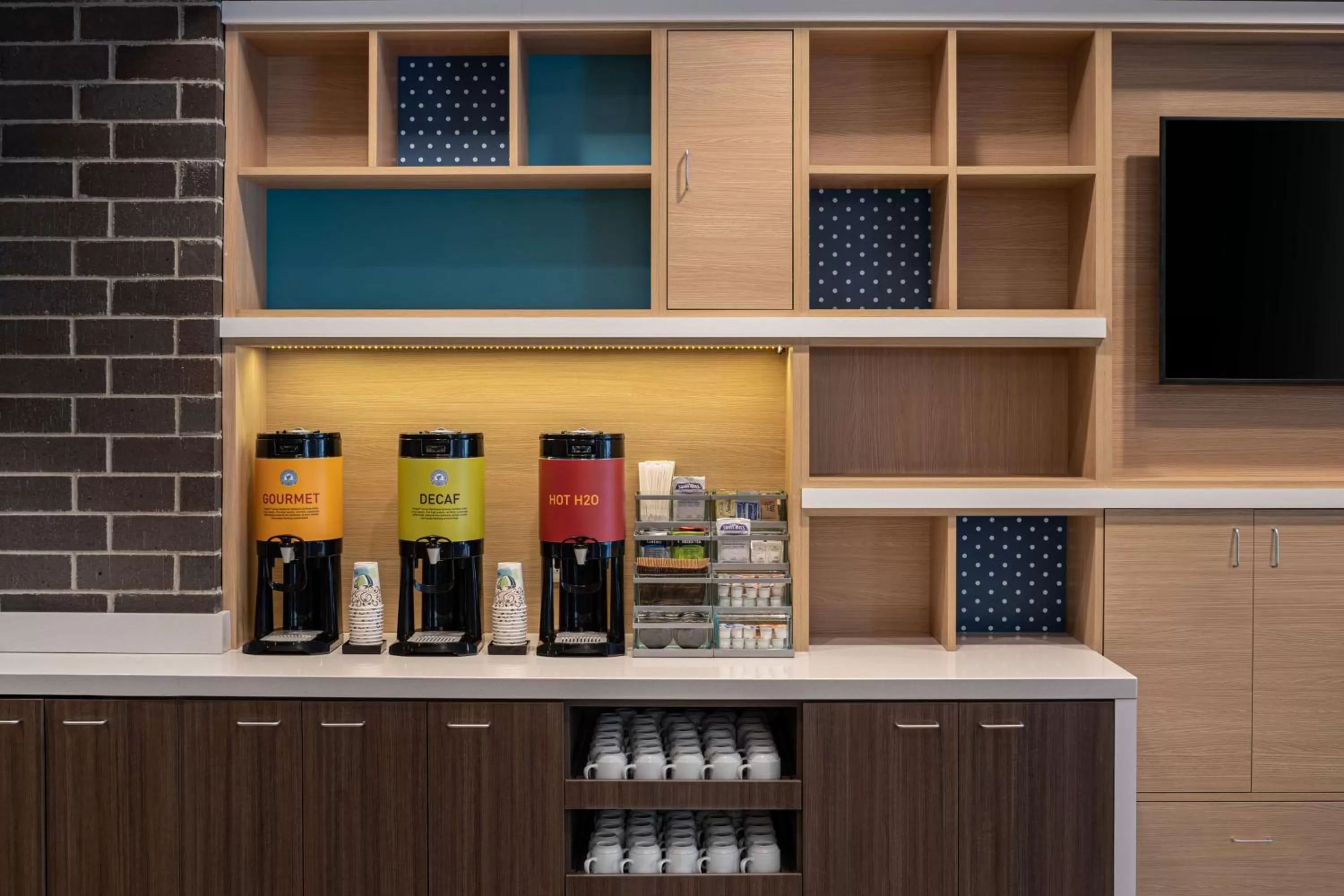 Dining area in Home2 Suites by Hilton Des Moines at Drake University