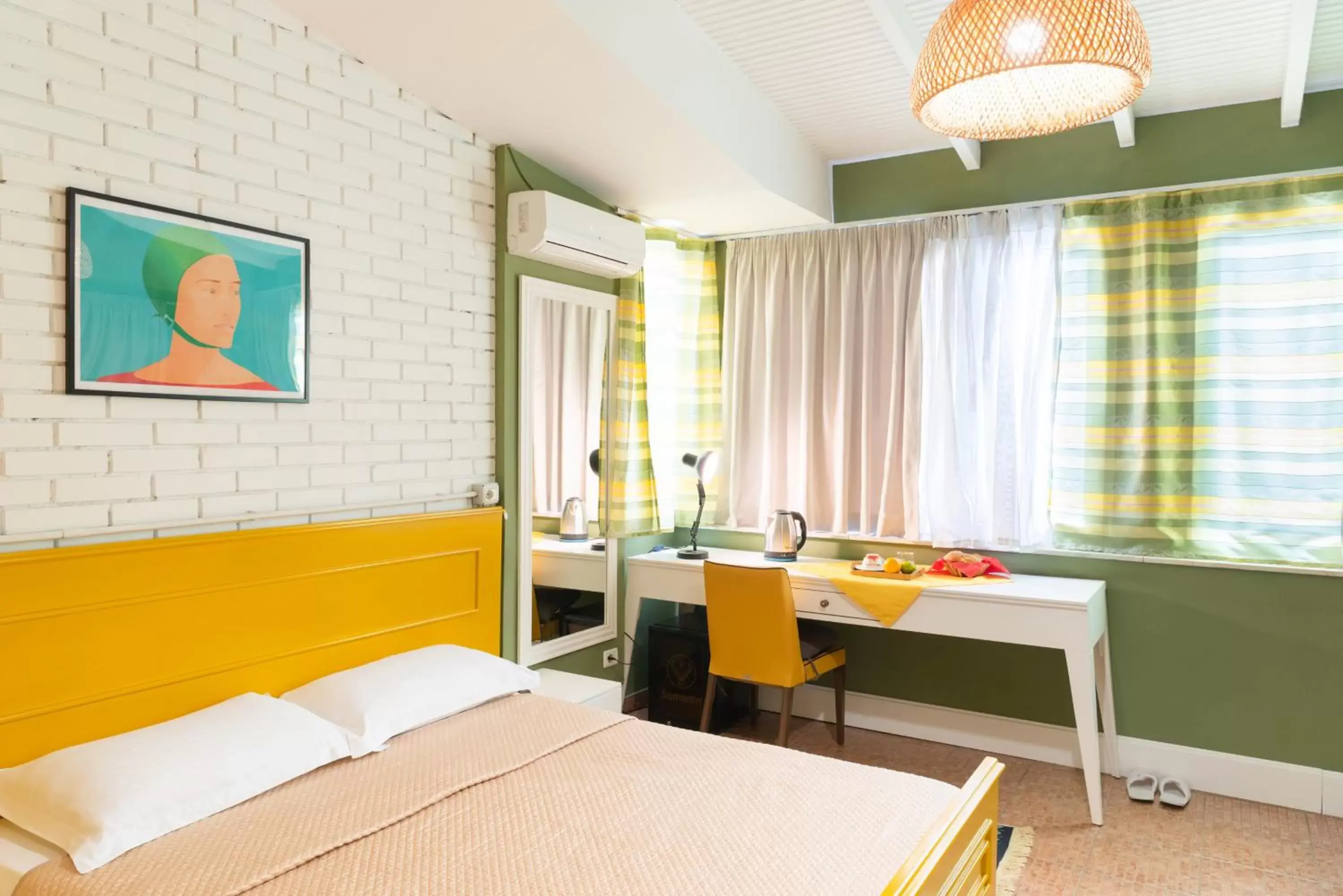 Deluxe Double Room (2 Adults + 1 Child) in Artistic Tirana Blloku Deluxe Double Room (2 Adults + 1 Child) in Artistic Tirana Blloku