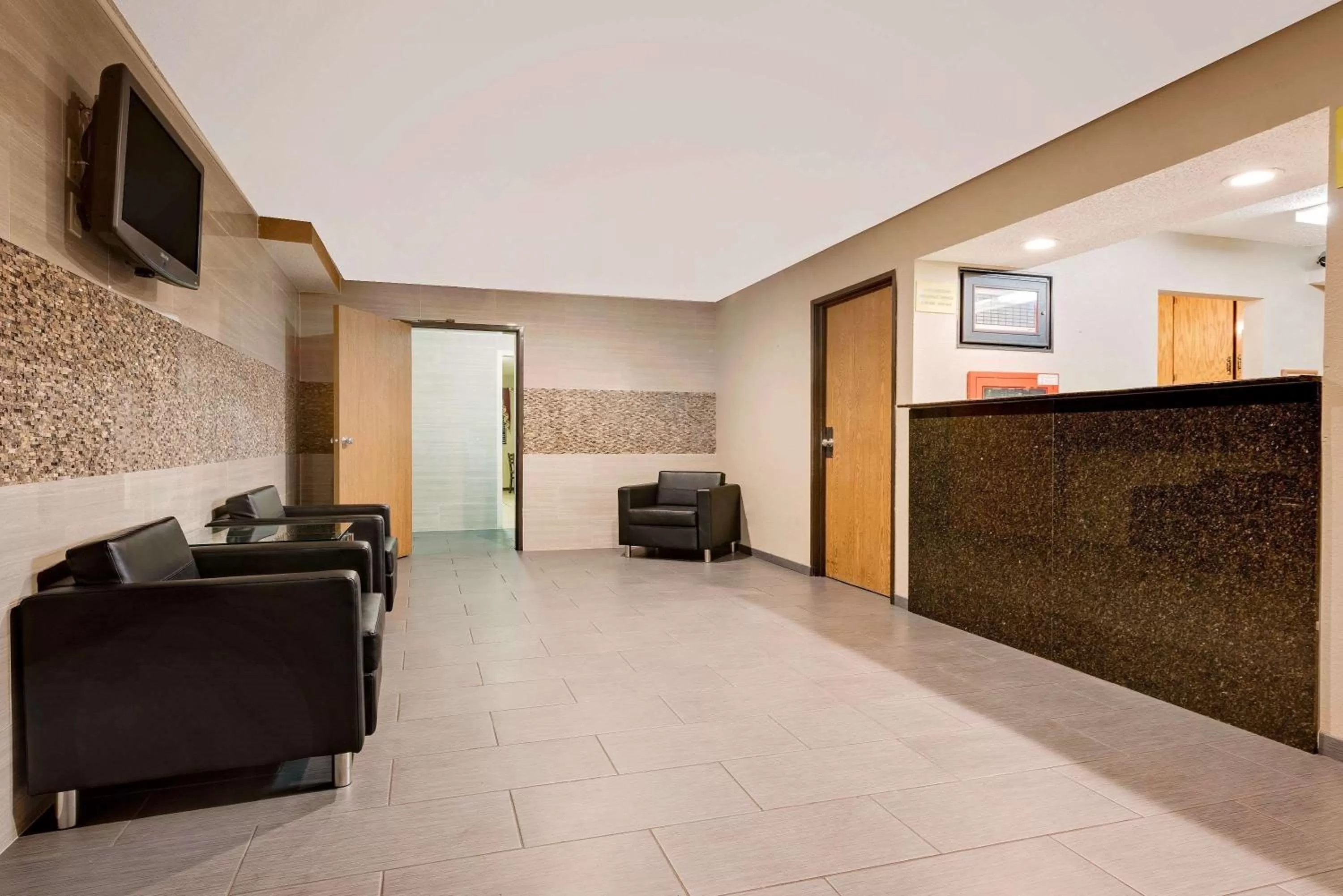 Lobby or reception in Super 8 by Wyndham Mentor/Cleveland Area