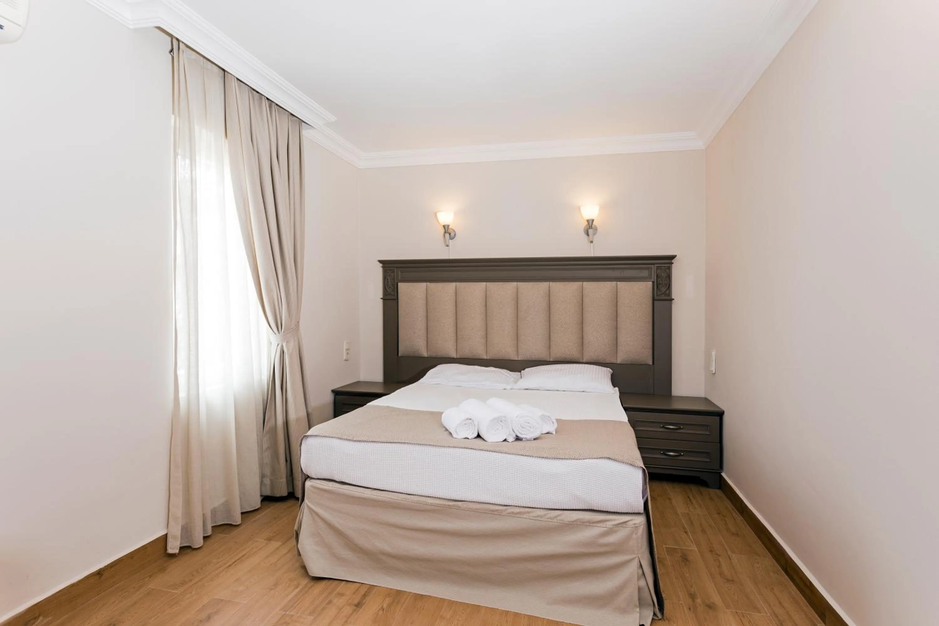 Bedroom, Bed in Moonshine Hotel & Suites