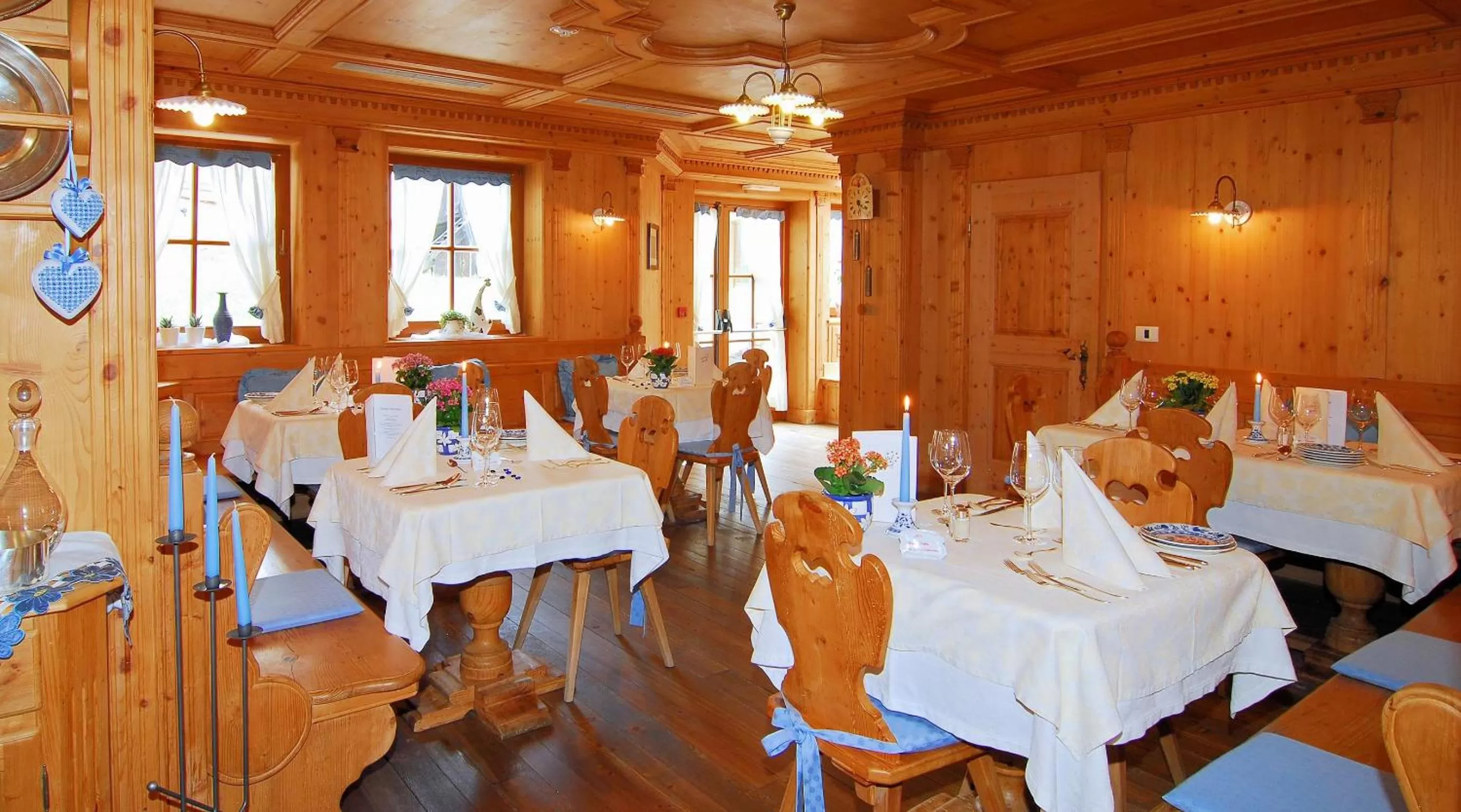 Restaurant/places to eat in Santeshotel