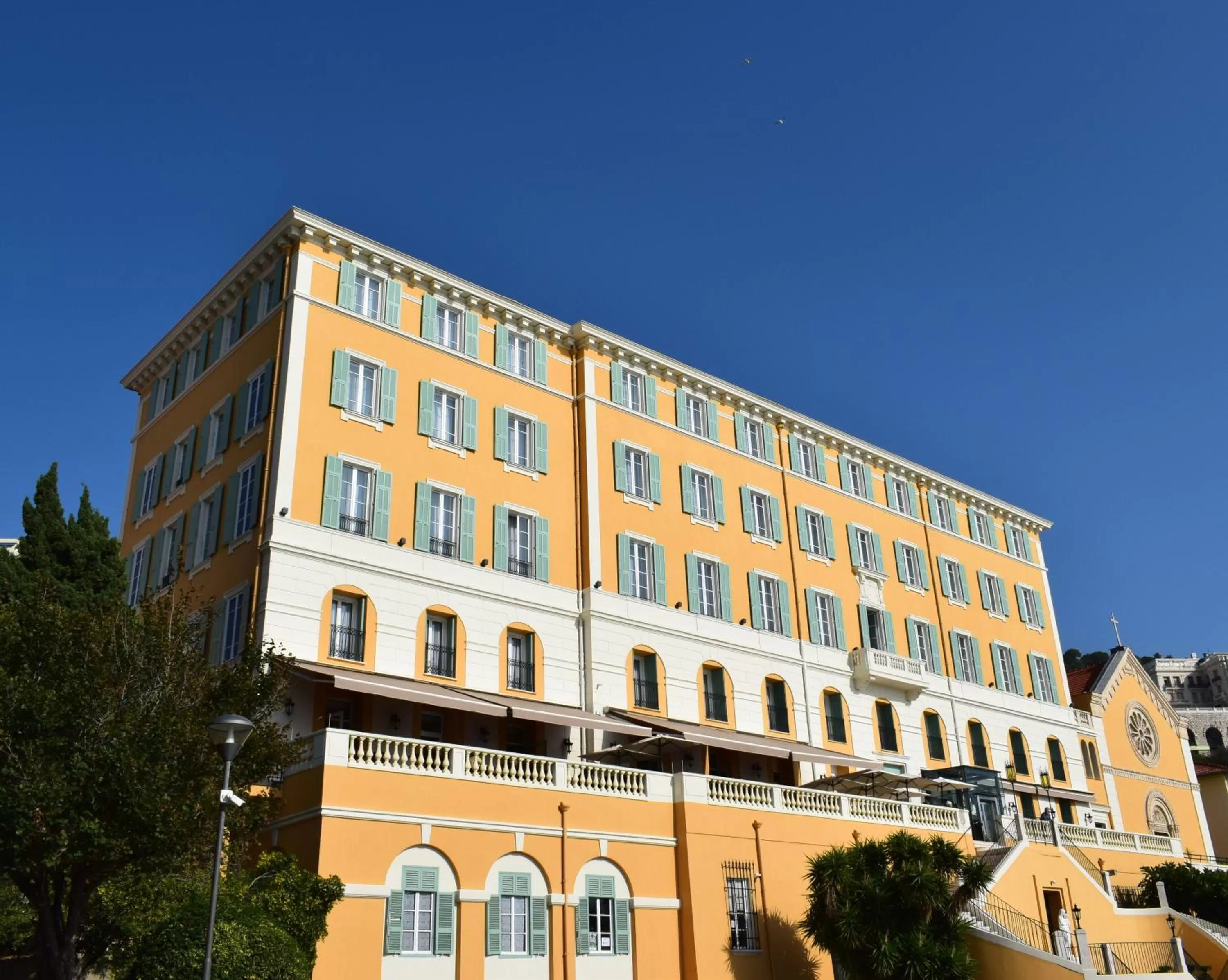 Property building in Hotel Le Saint Paul