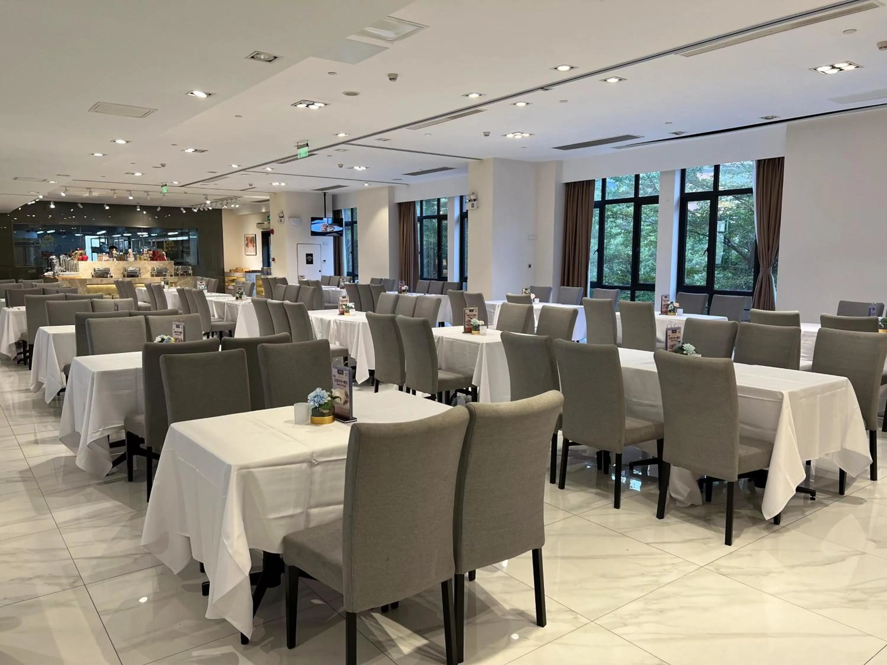 Restaurant/places to eat in Bridal Tea House Hotel