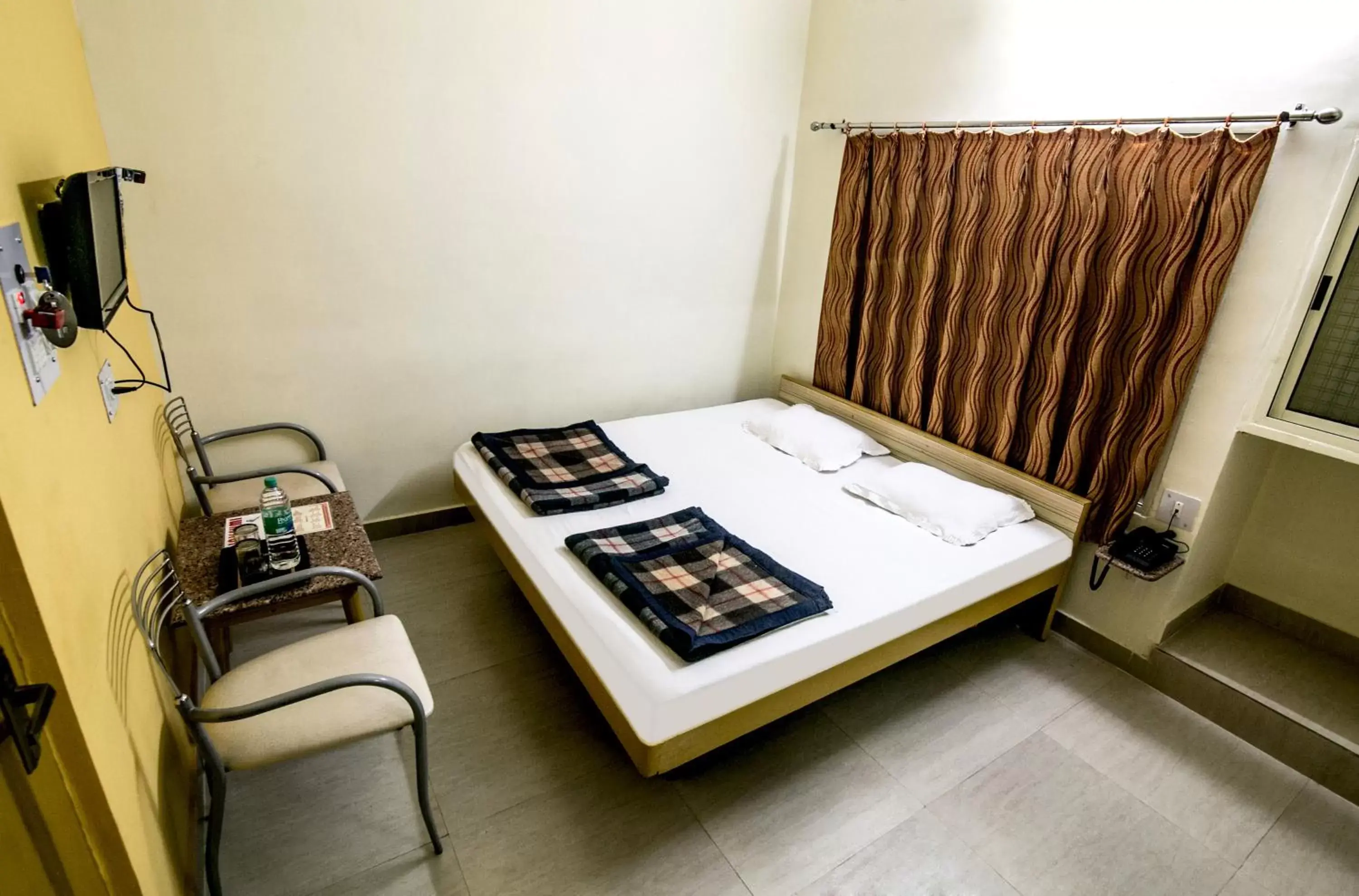 Standard Double or Twin Room-Non AC in Hotel Akashdeep Standard Double or Twin Room-Non AC in Hotel Akashdeep