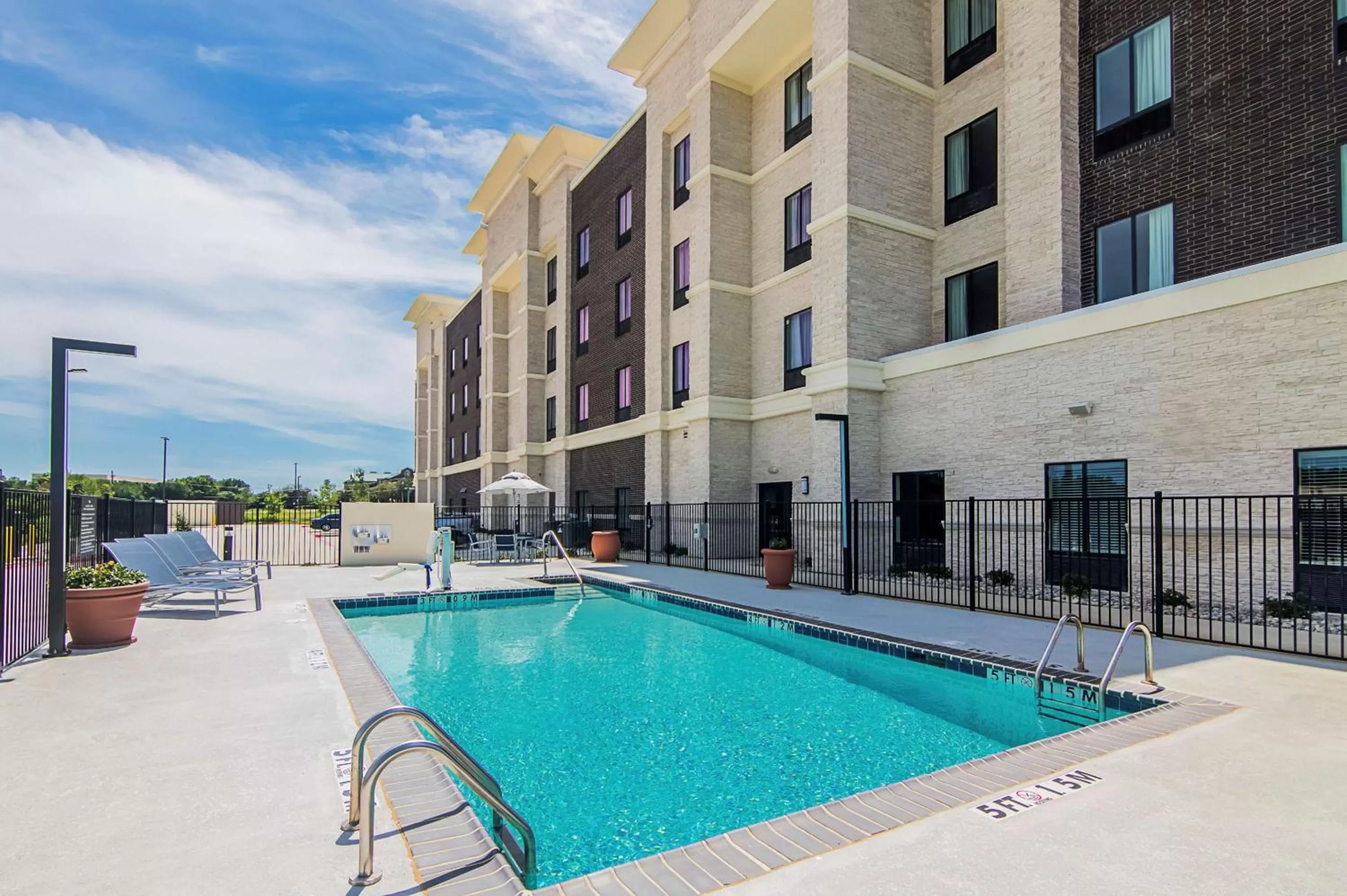 Pool view in Hampton Inn & Suites-Dallas/Richardson