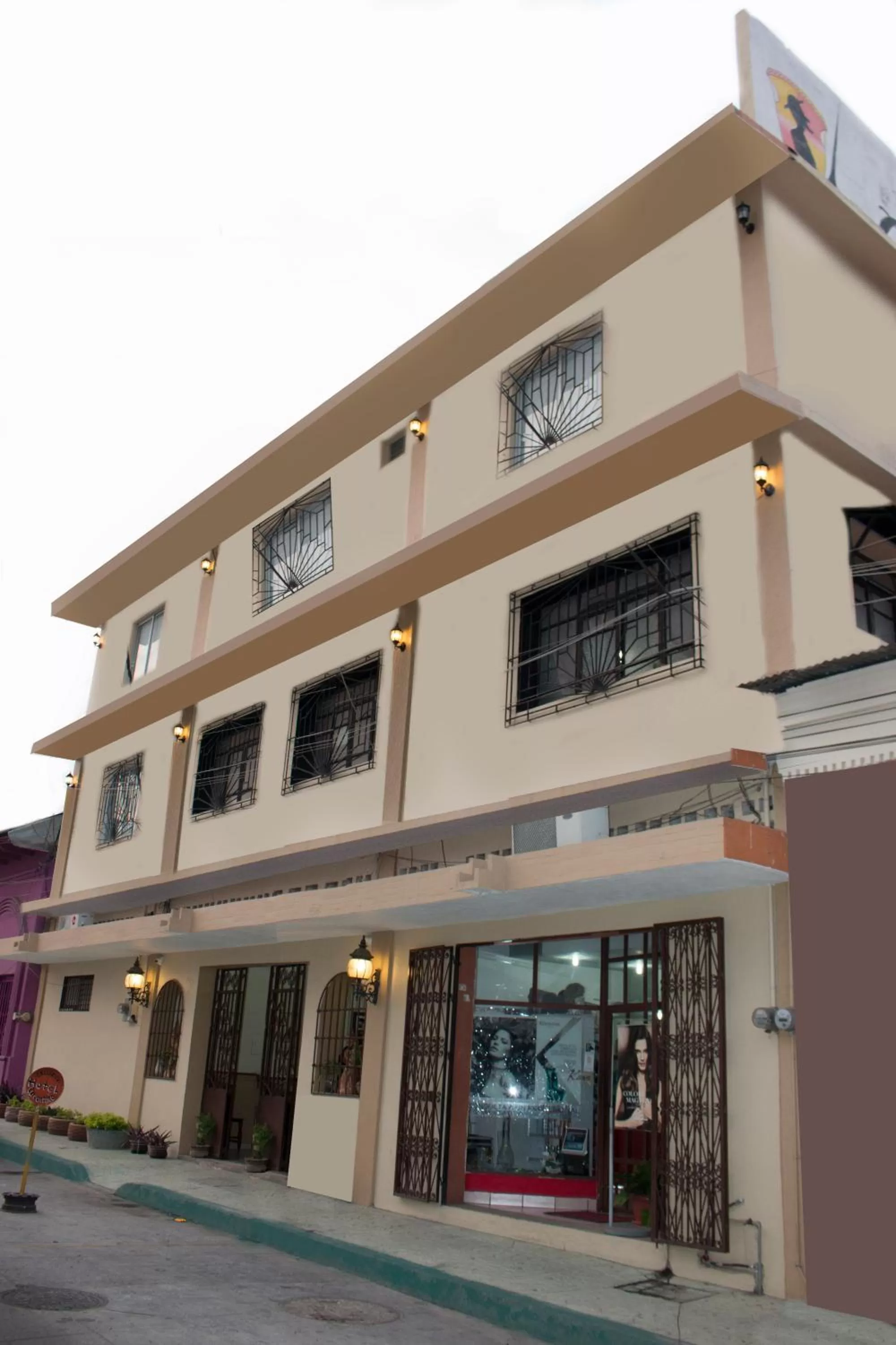 Facade/entrance in Hotel Cervantino