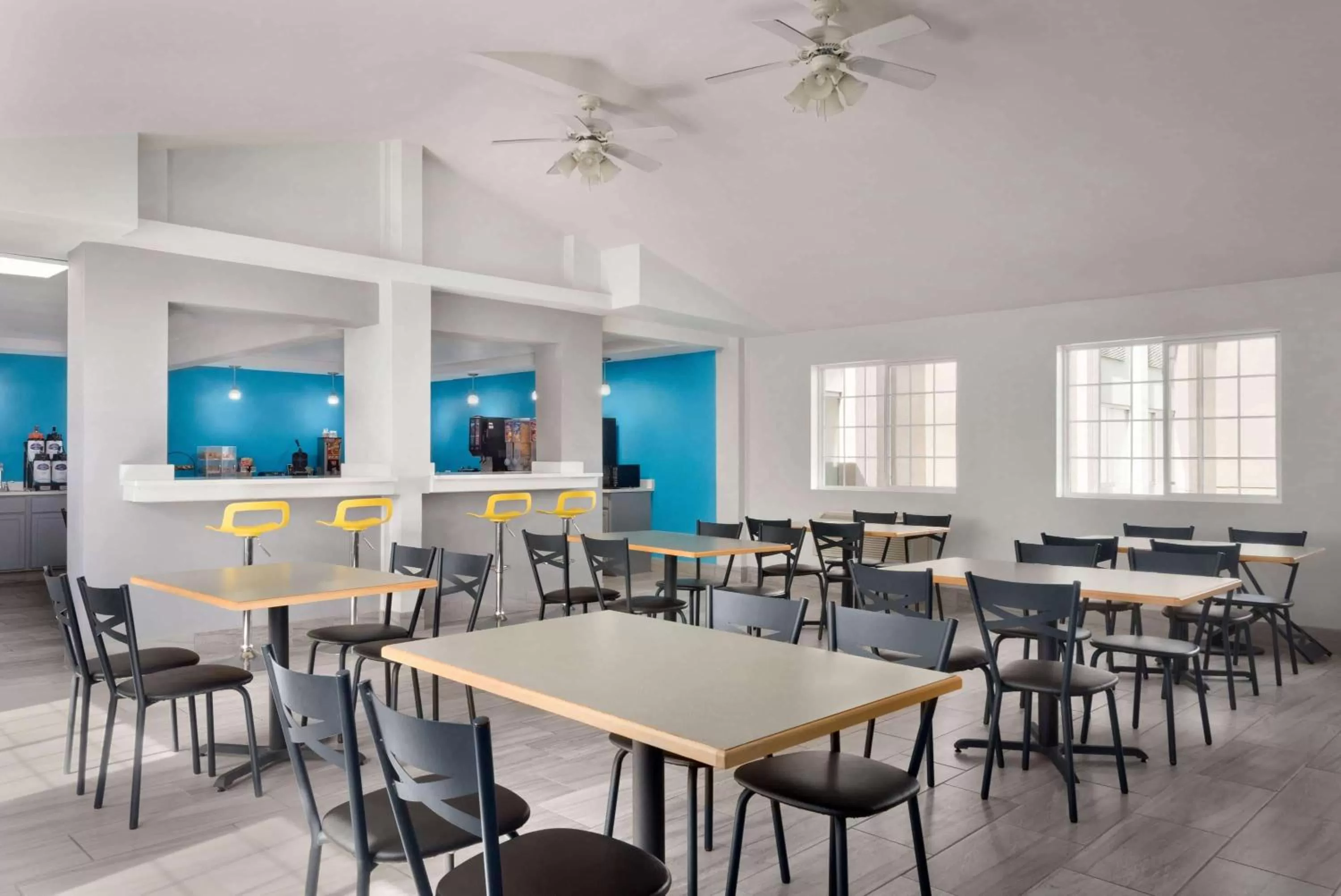 Restaurant/places to eat in Baymont by Wyndham Des Moines North