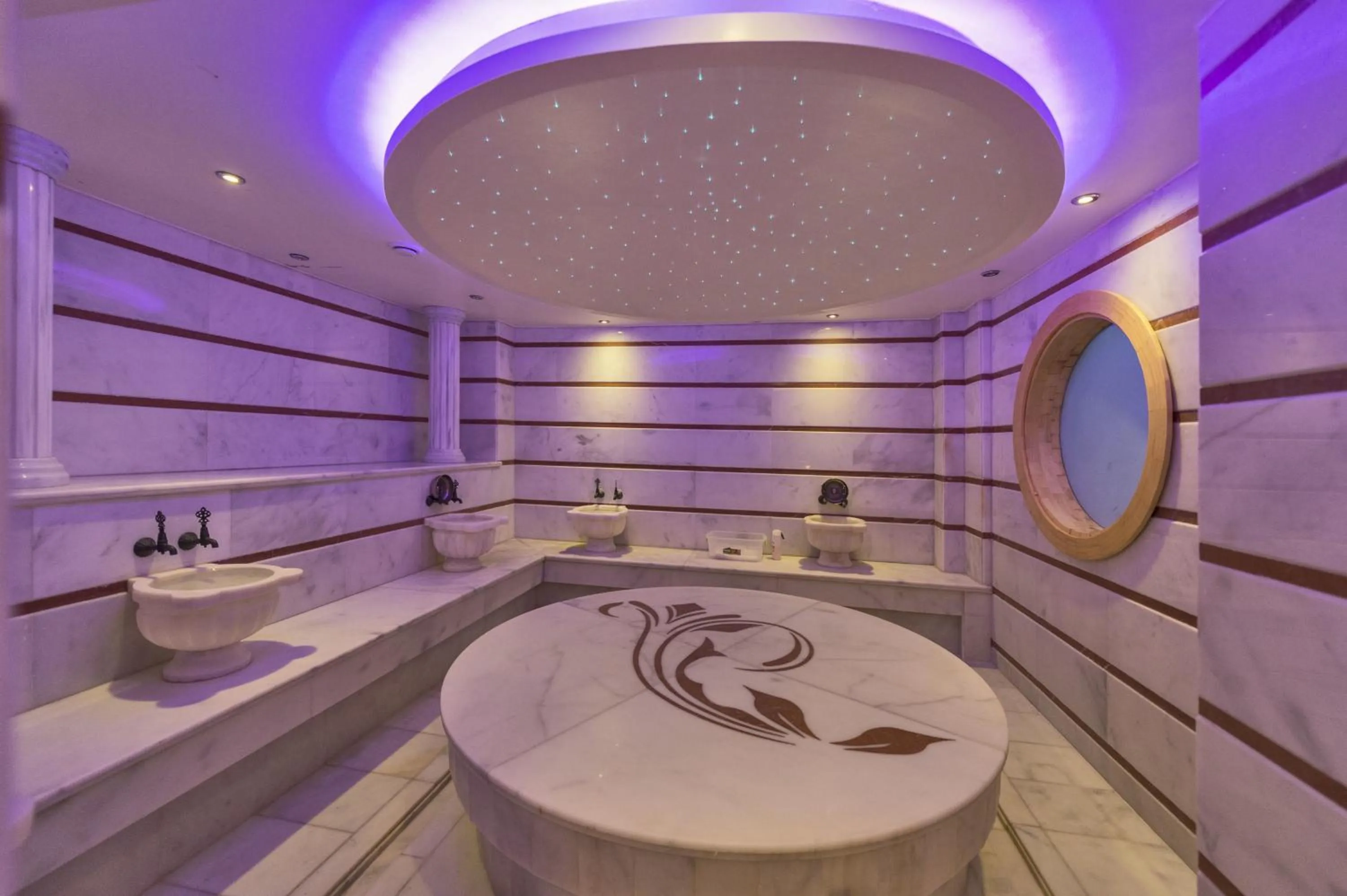 Steam room in Glorious Hotel