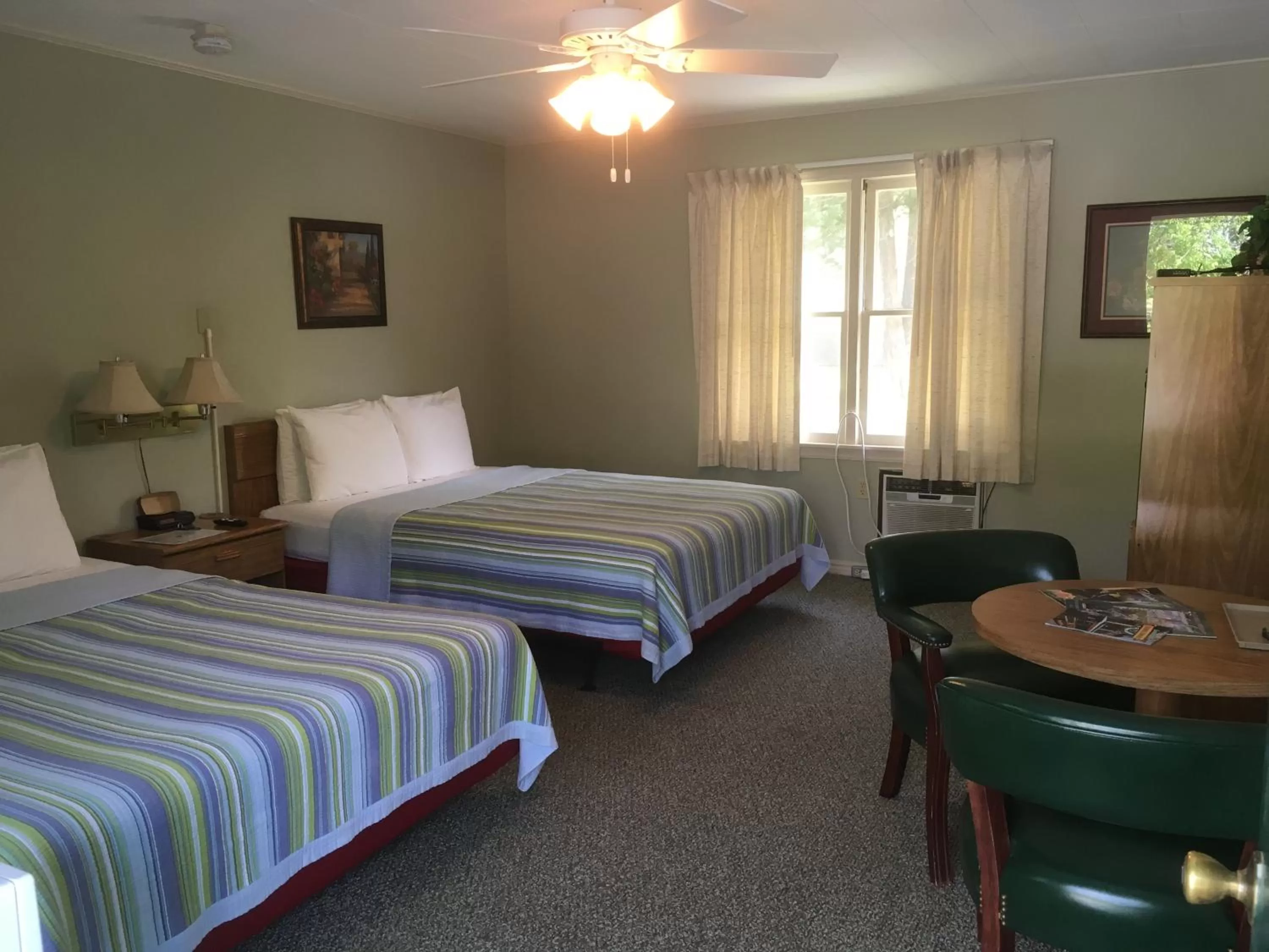 Bed in Sherwood Court Cottages