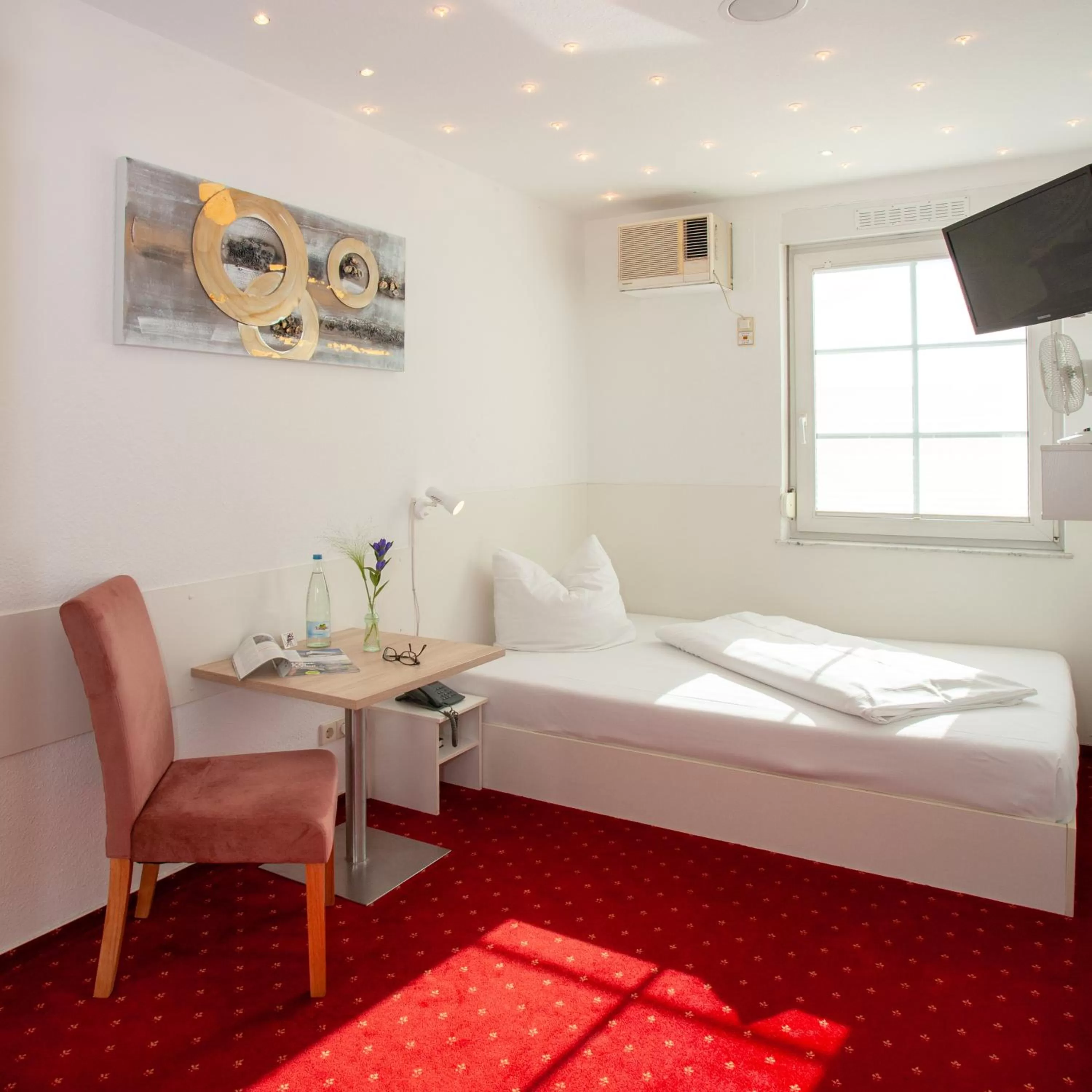 Photo of the whole room, Bed in Relax Hotel & SPA Stuttgart