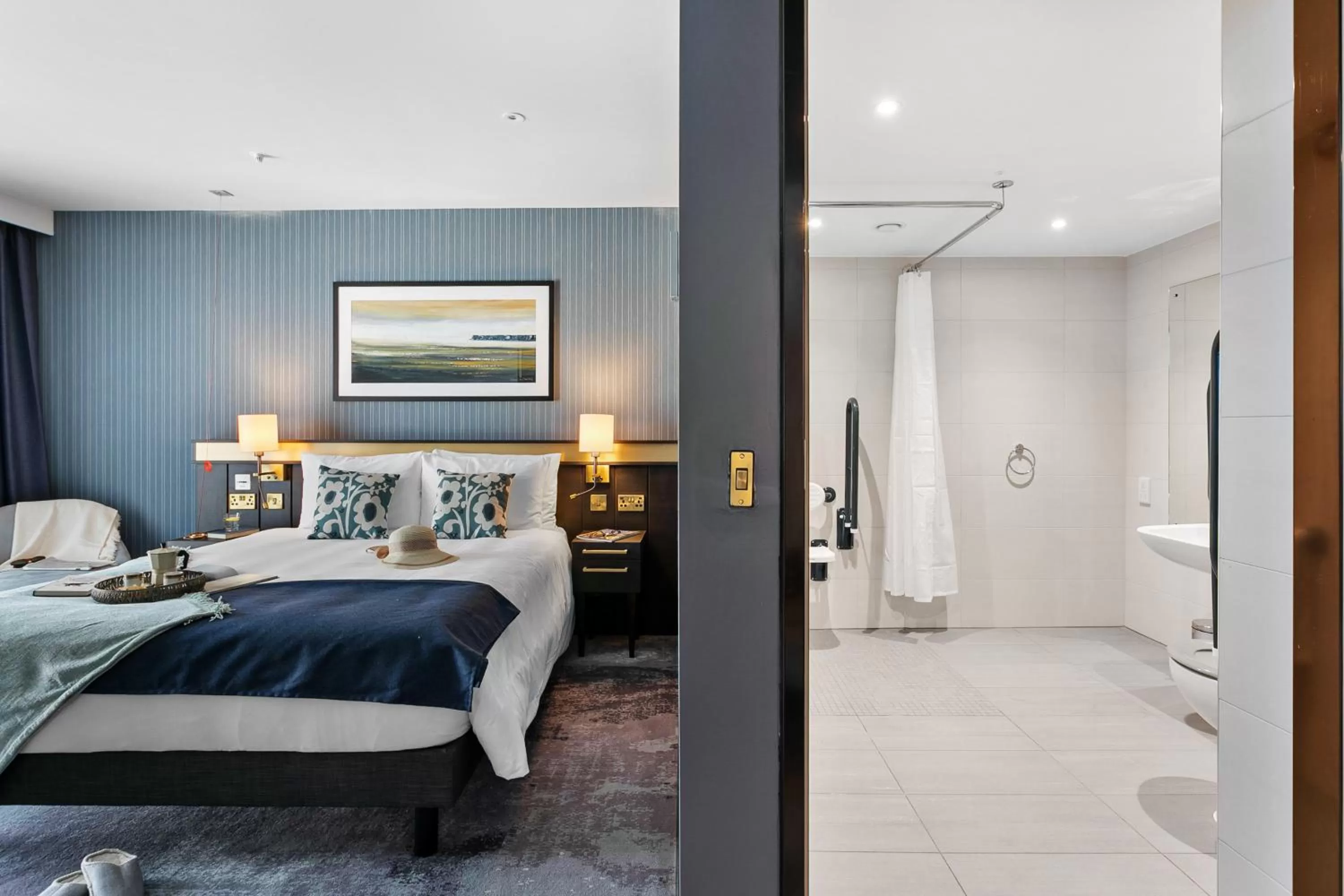 Property building, Bed in Mercure Paignton Hotel