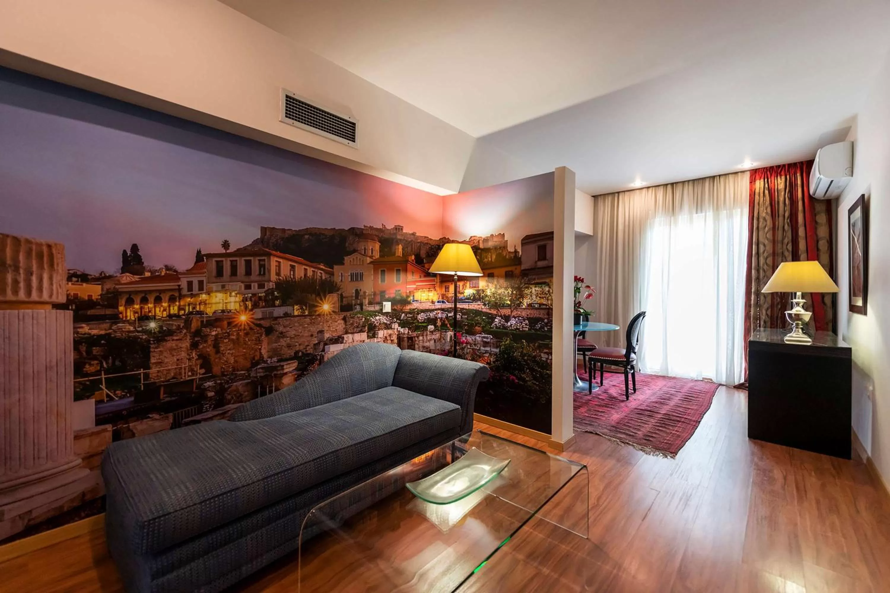 Photo of the whole room in Best Western Plus Embassy Hotel