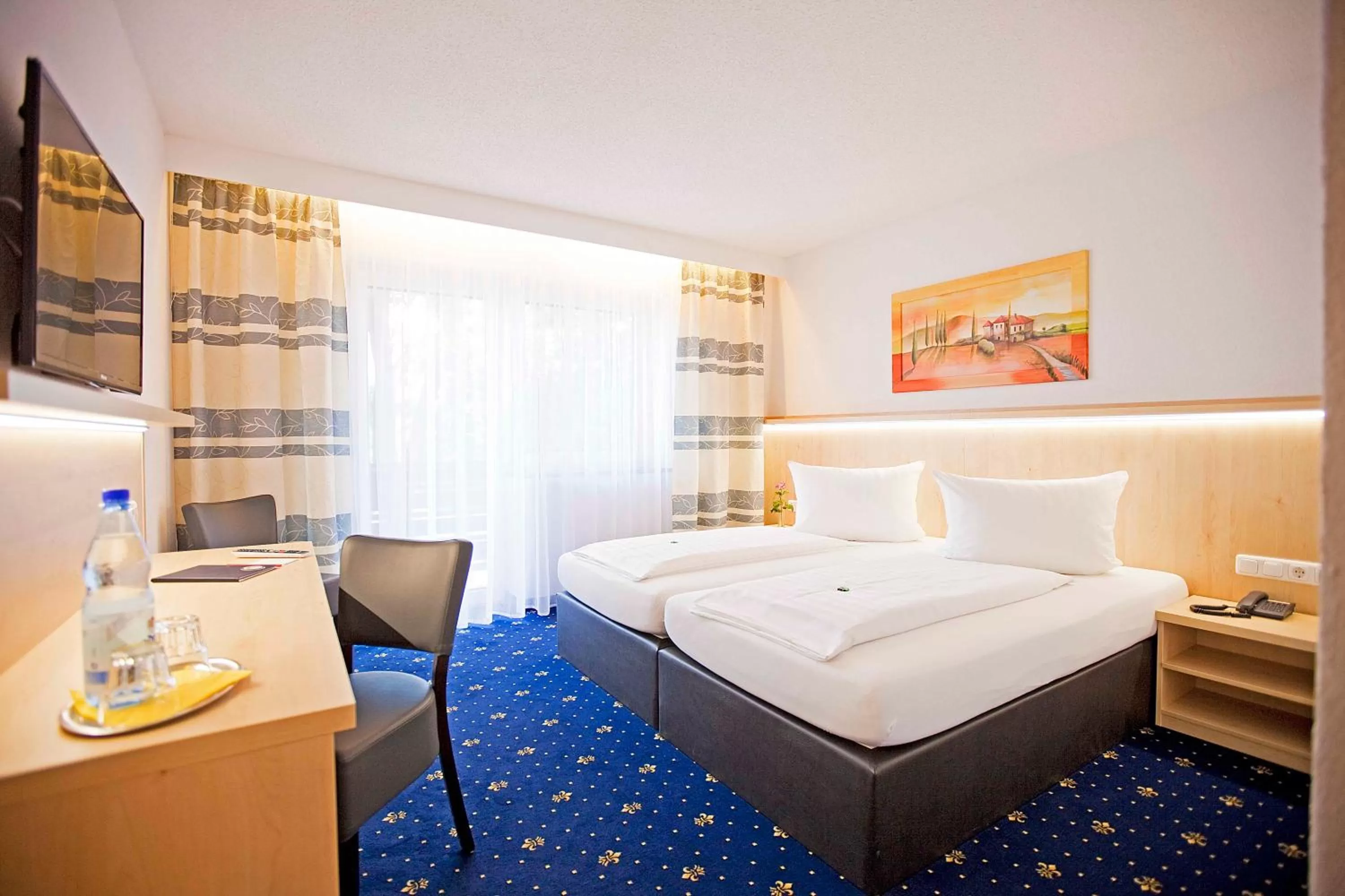 Photo of the whole room, Bed in Hotel Post