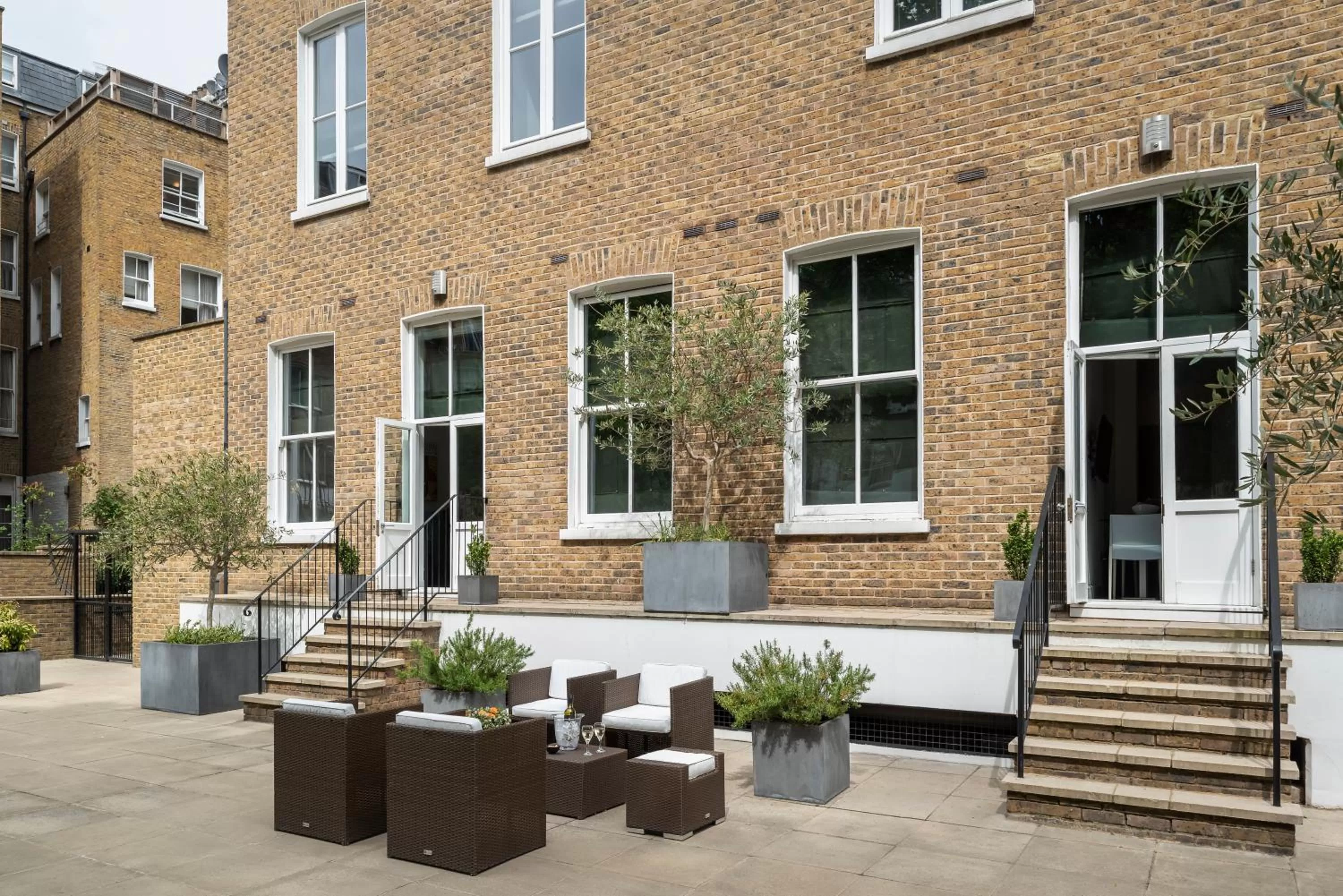 Balcony/Terrace in Templeton Place by Supercity Aparthotels