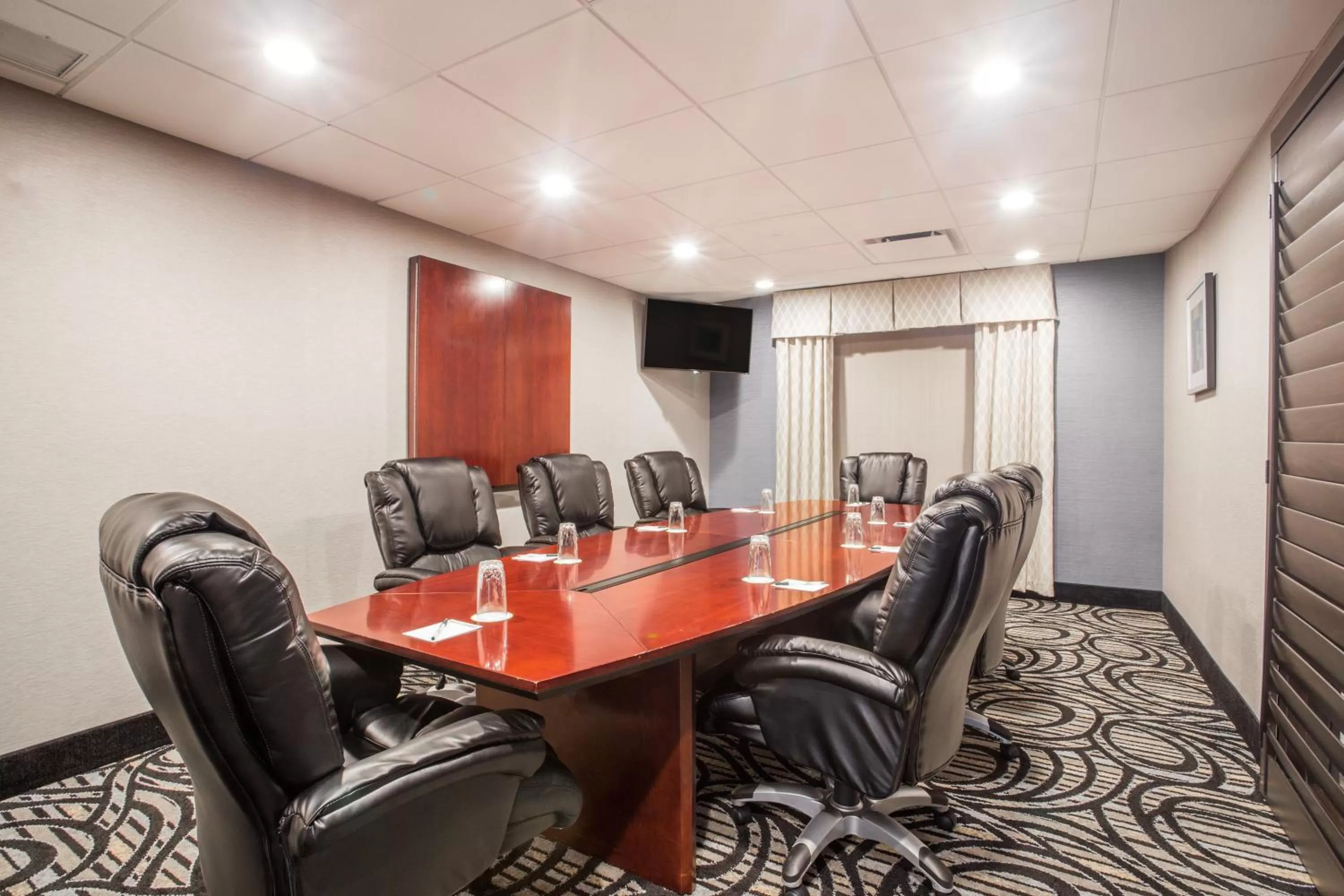 Meeting/conference room in Wingate by Wyndham, Universal Studios - Free Theme Park Shuttle
