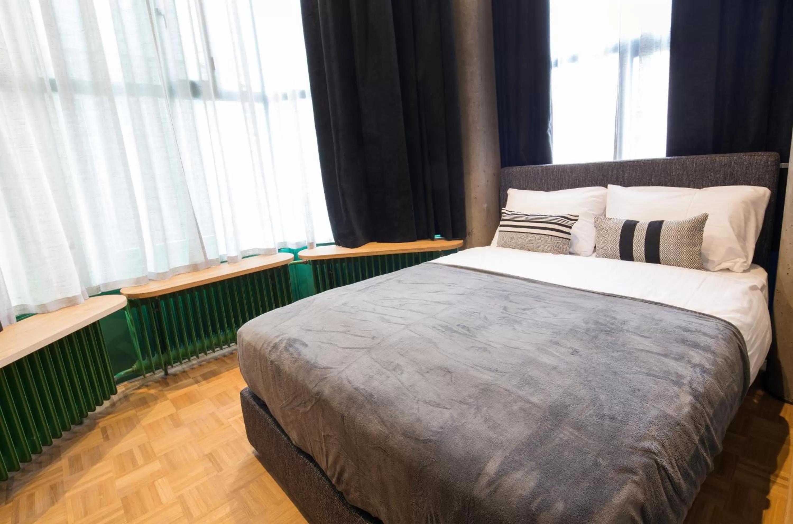 Bedroom, Bed in Quentin Zoo hotel