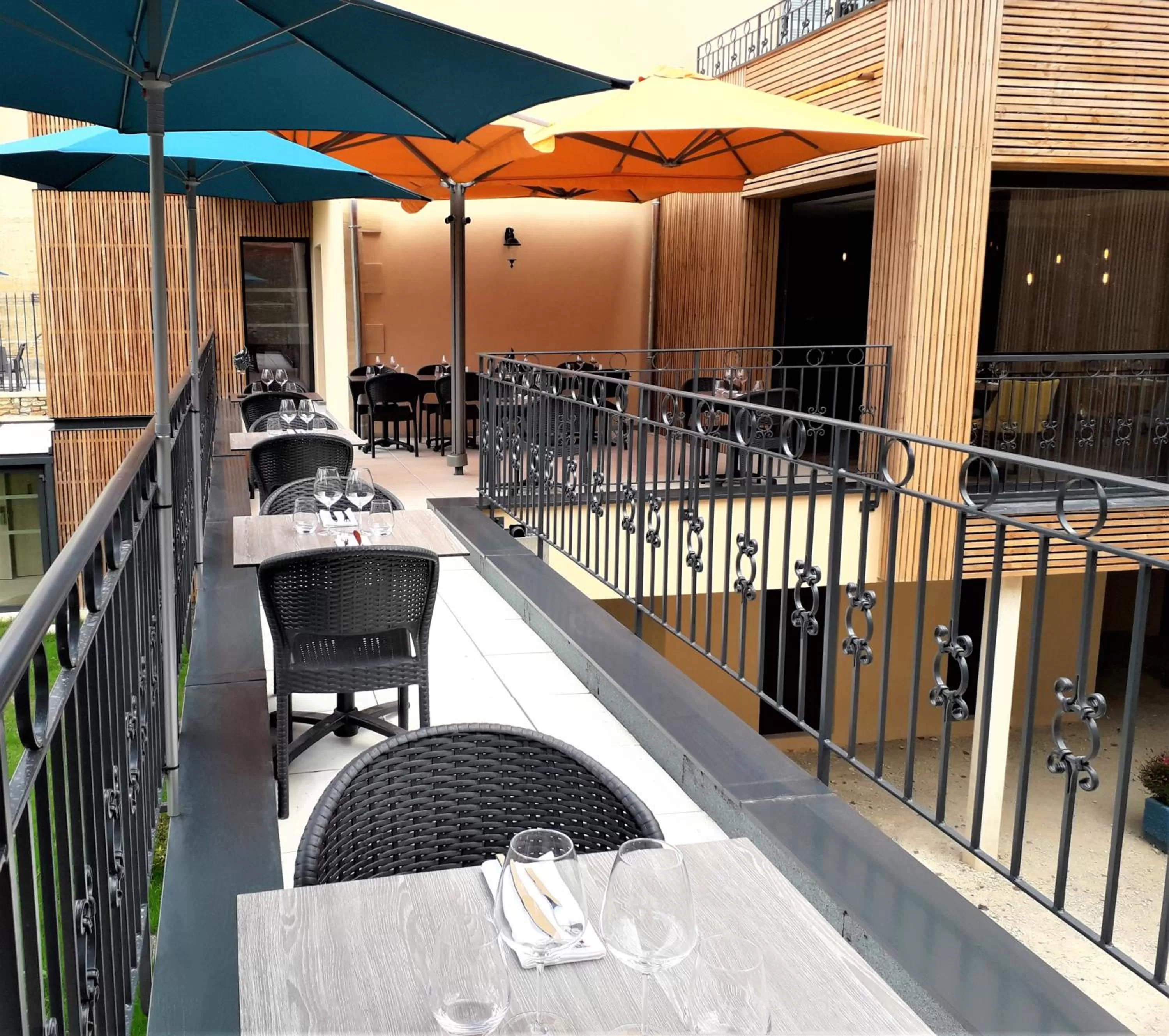 Property building in Hôtel-Restaurant des Augustins