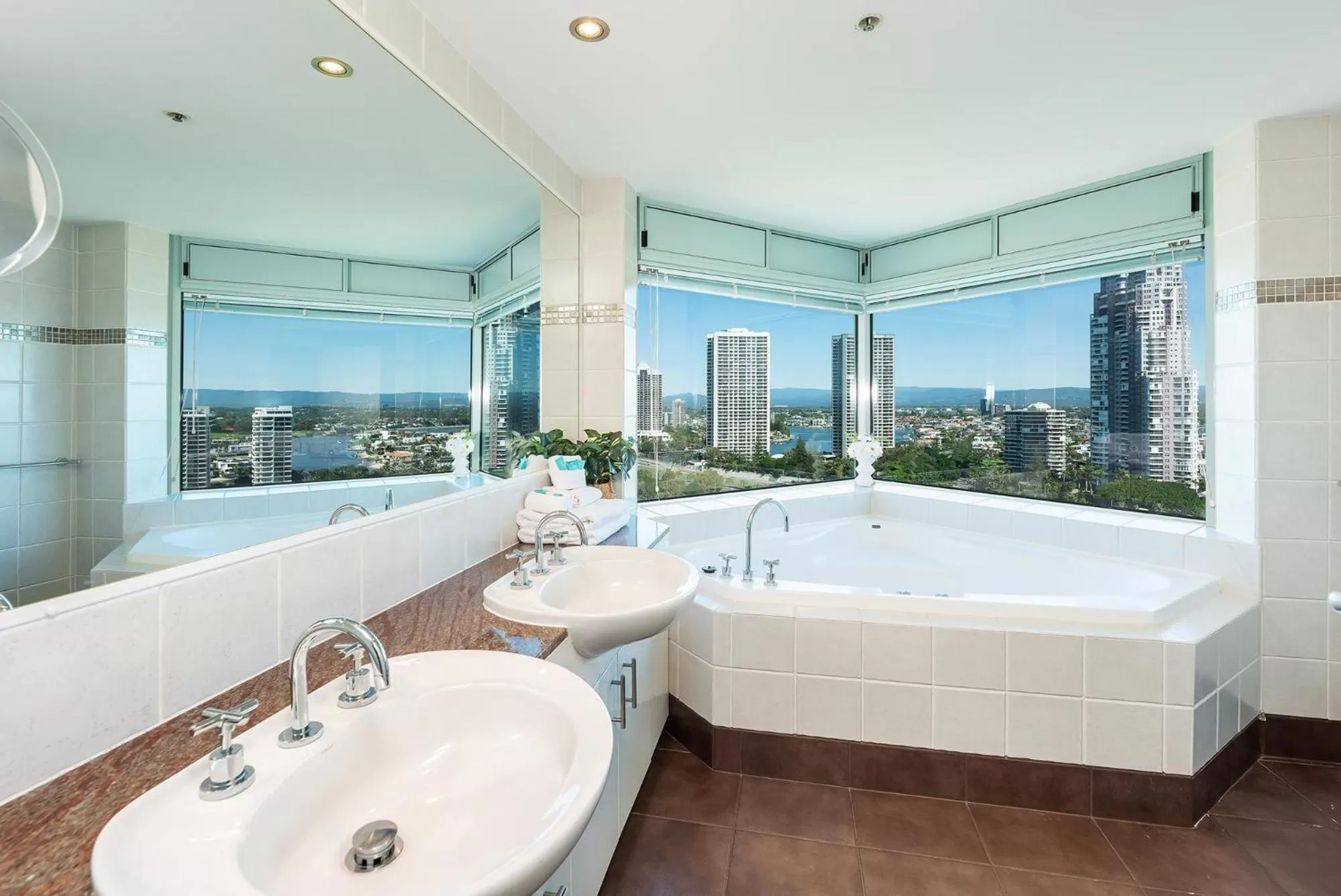 Hot Tub in The Waterford on Main Beach