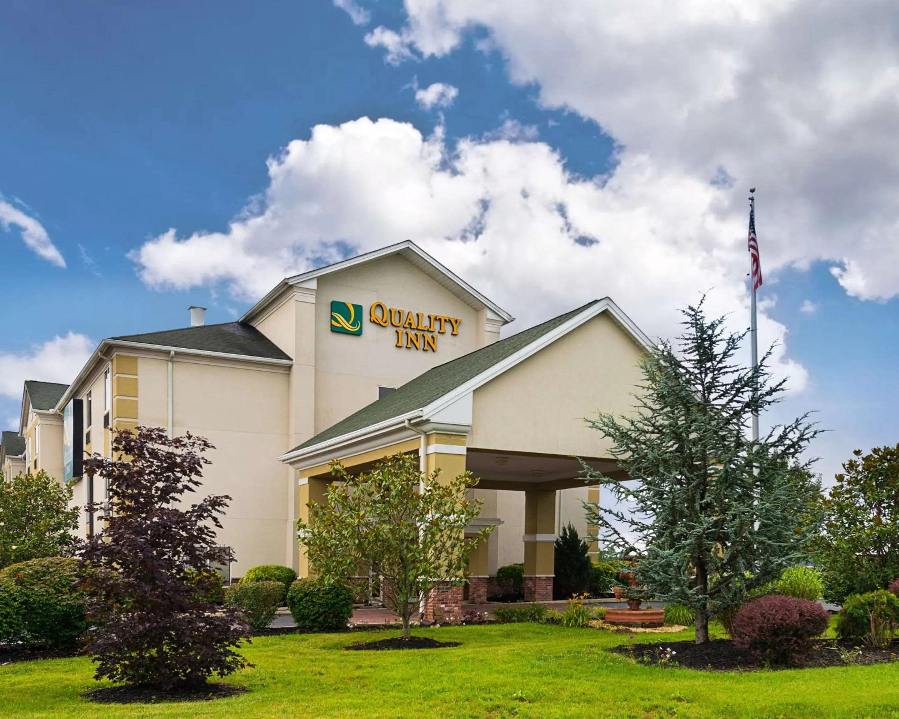 Property building in Quality Inn Spring Mills - Martinsburg North