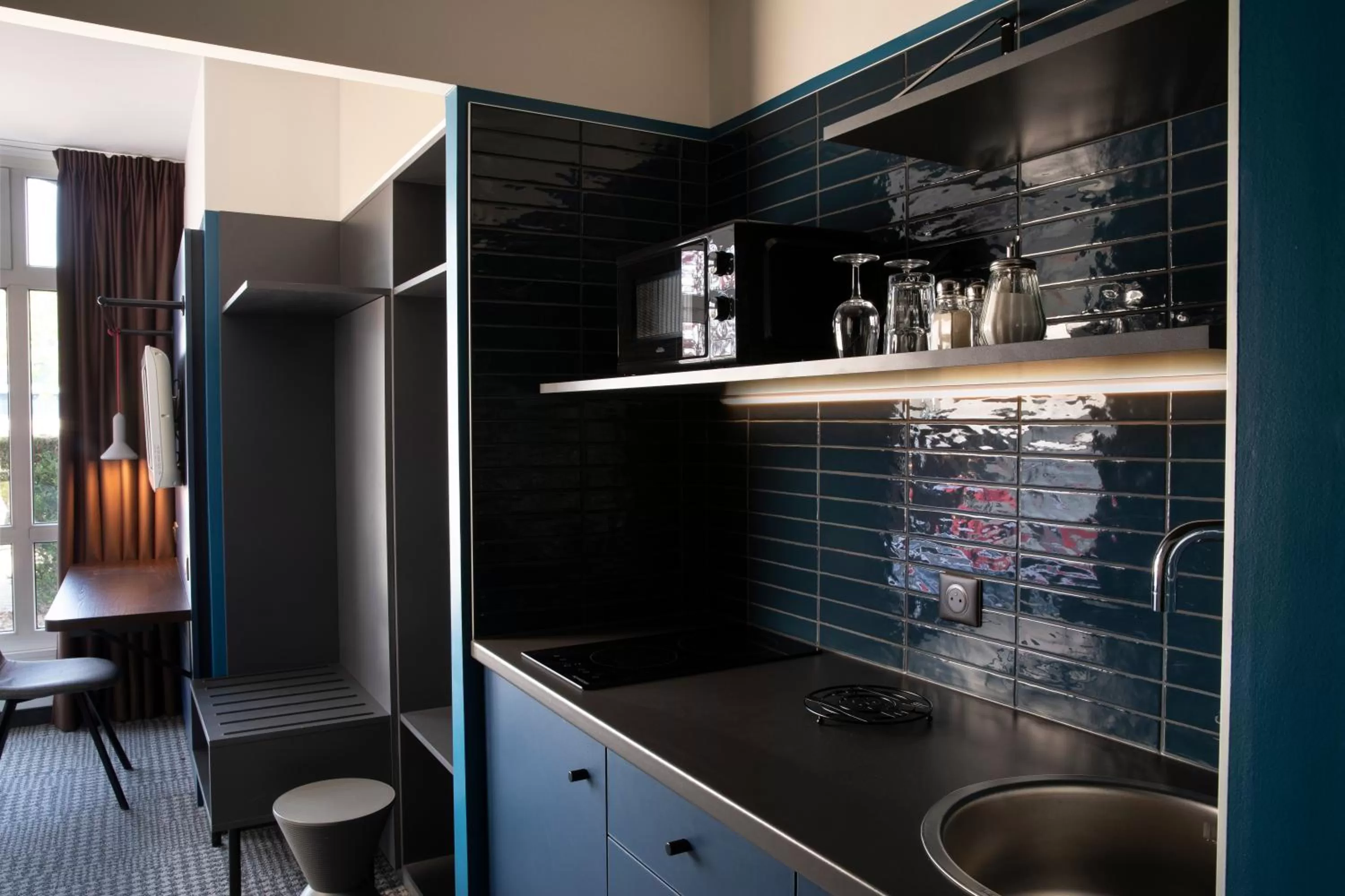 Kitchen or kitchenette in Hotel Le Bugatti