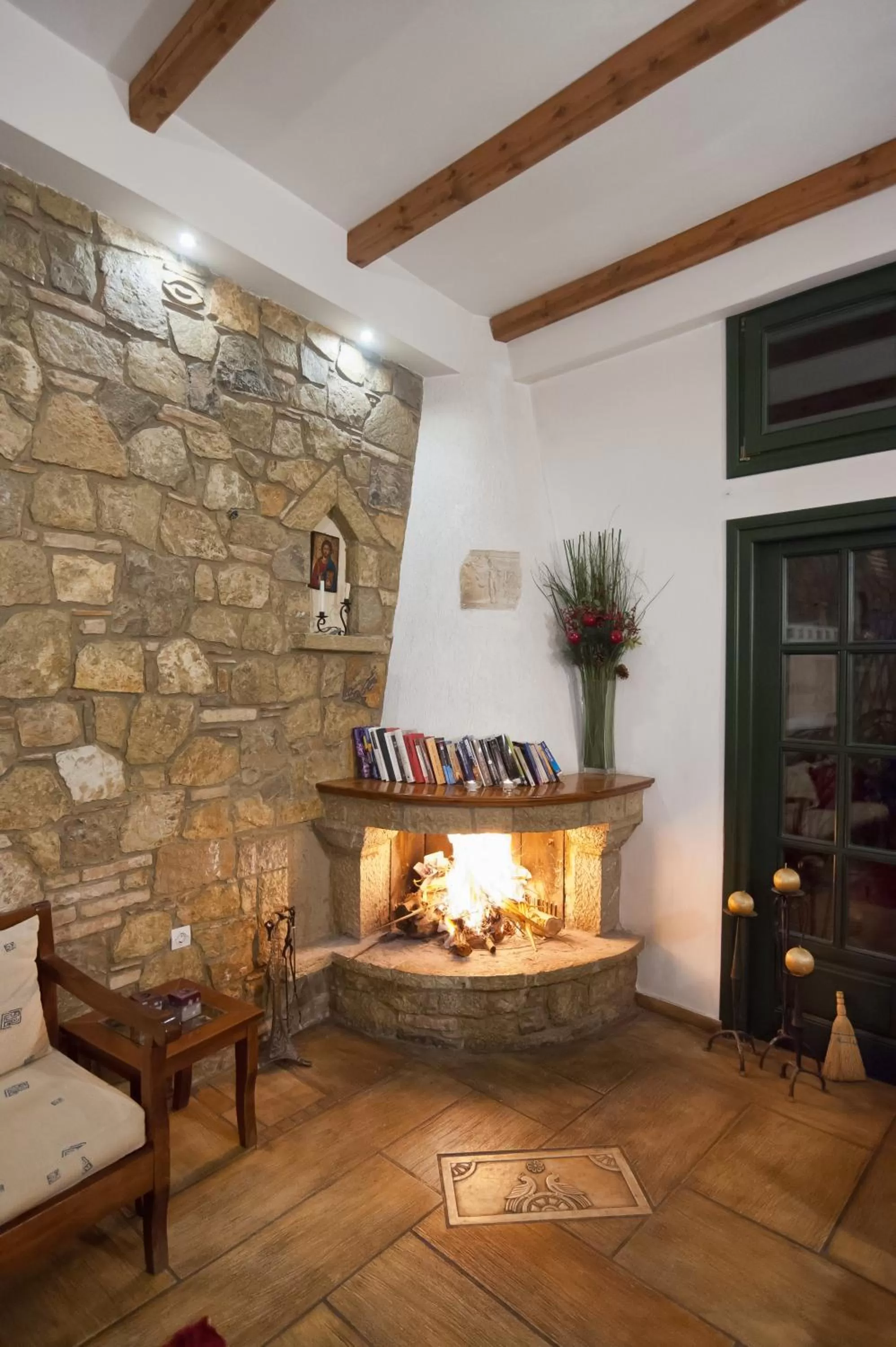 Communal lounge/ TV room in Artemis Hotel