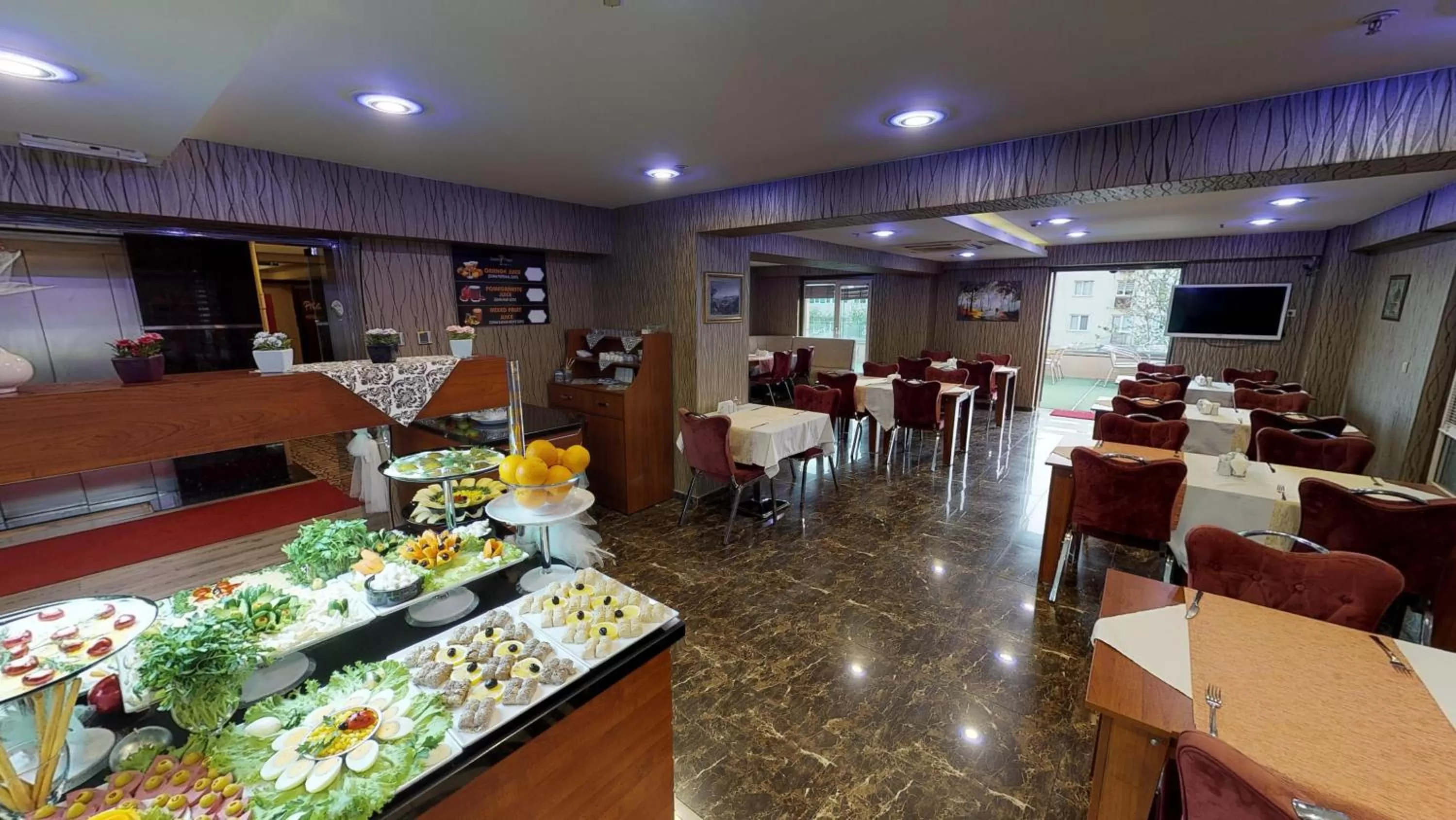 Restaurant/places to eat in Green Prusa Hotel