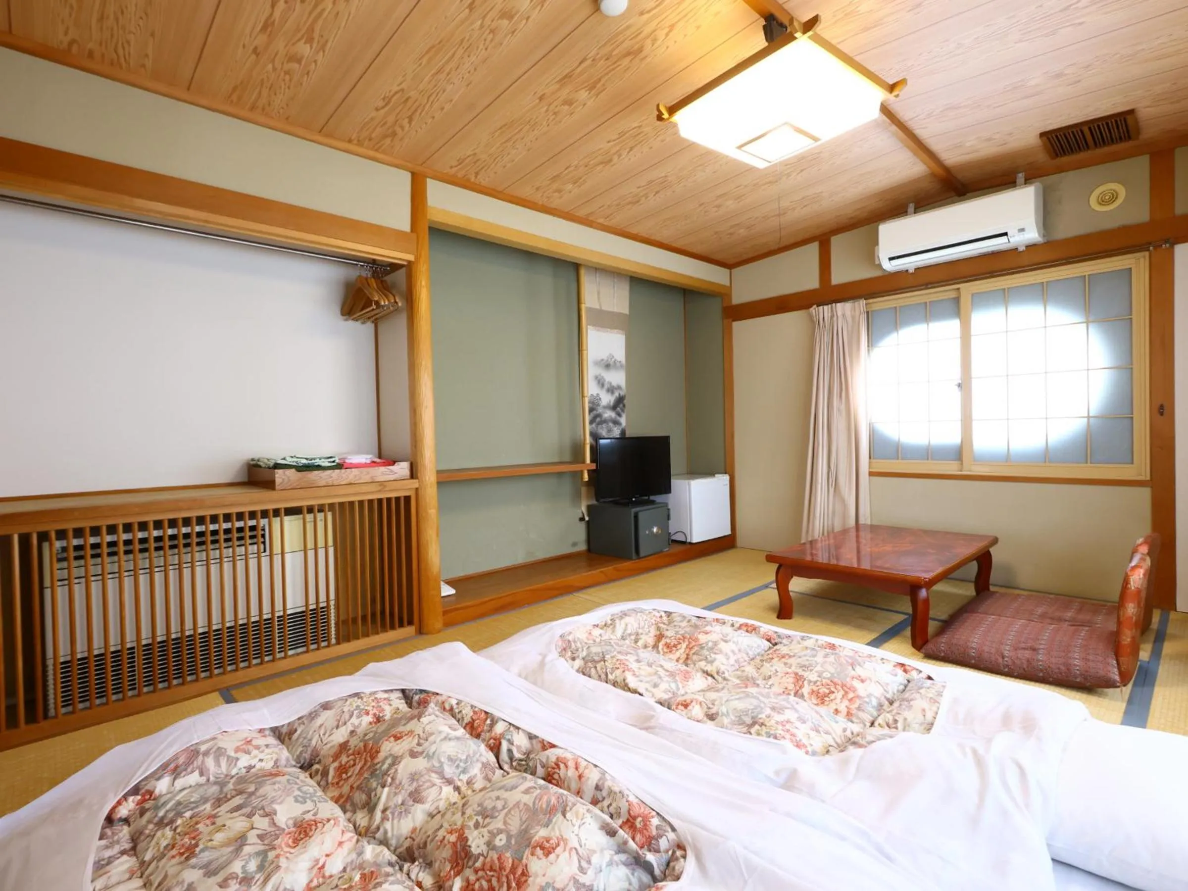 Photo of the whole room, Bed in Hotel Yudanaka