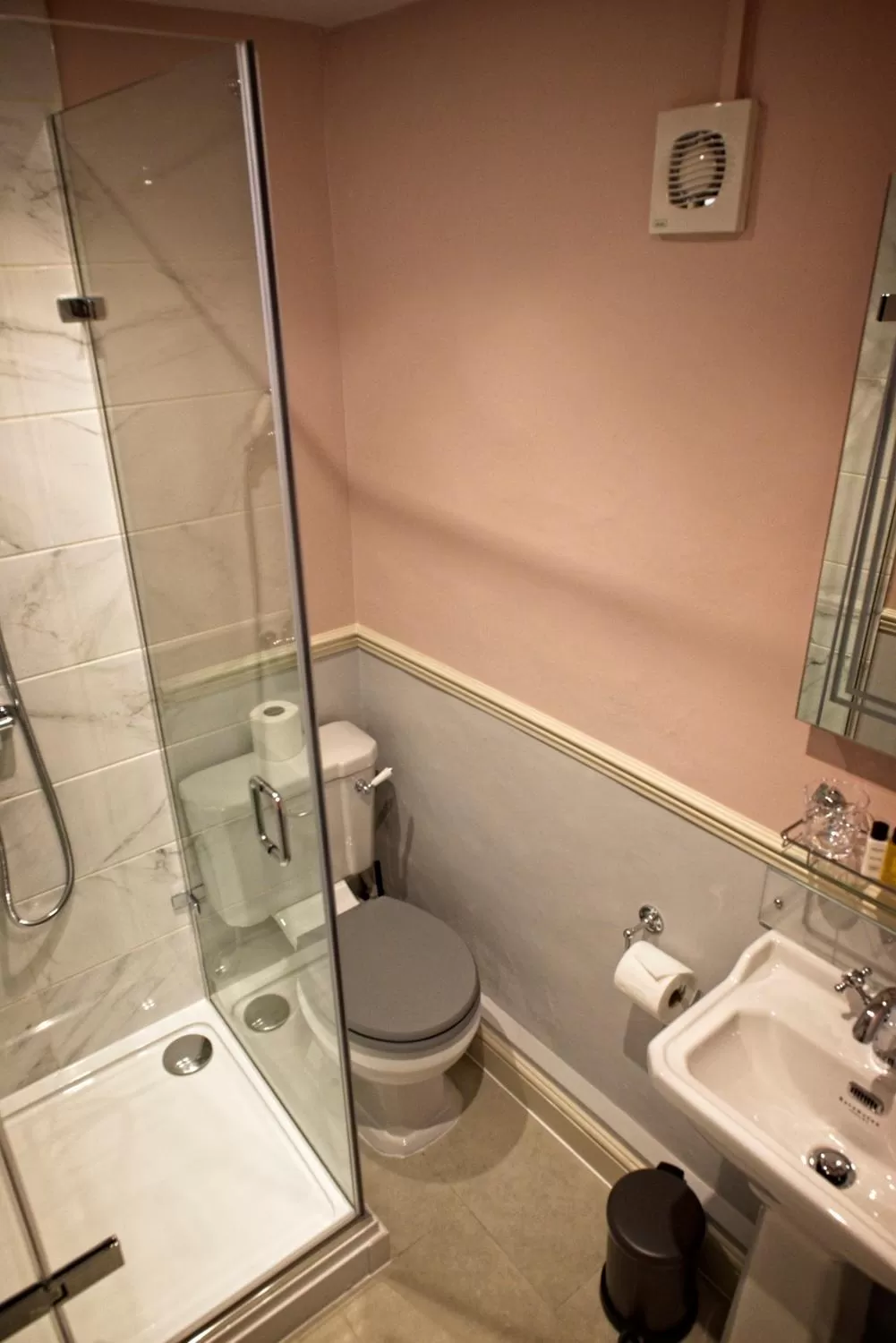 Shower in The Old Vicarage Hotel & Restaurant