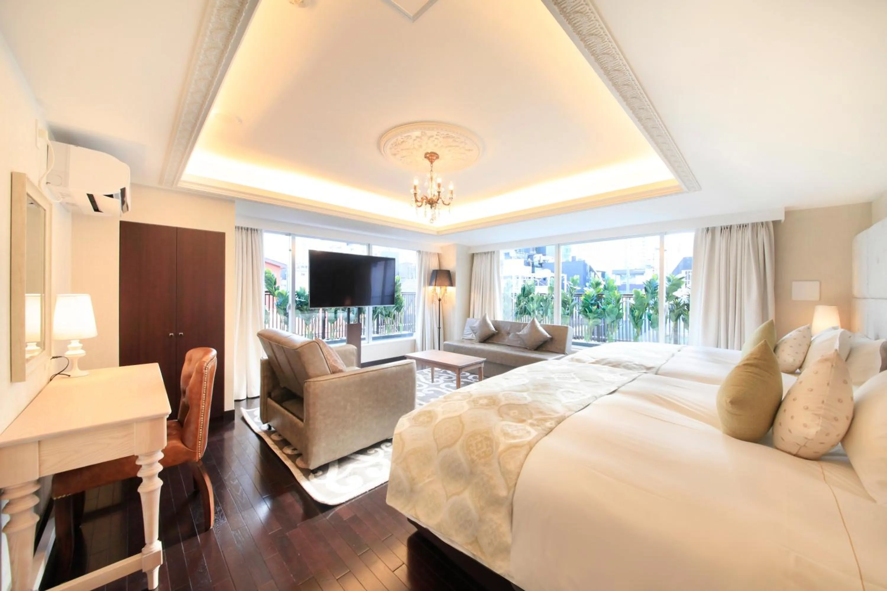 Photo of the whole room, Bed in The Centurion Classic Akasaka